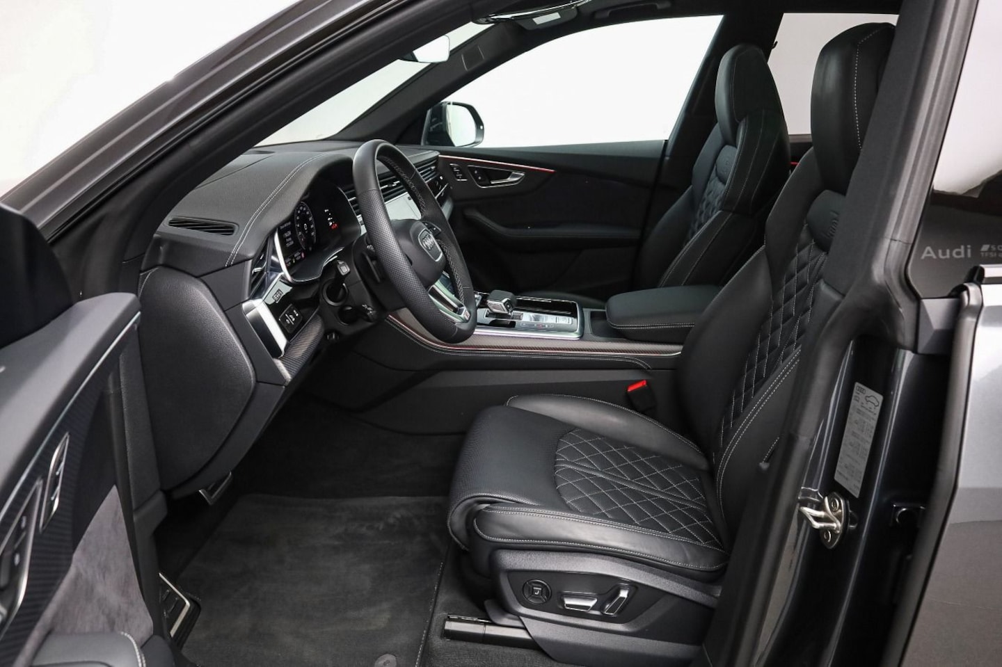 Bild über Audi SQ8 SUV TFSI quattro tiptronic - für weitere Informationen kontaktieren Sie den Audi Partner