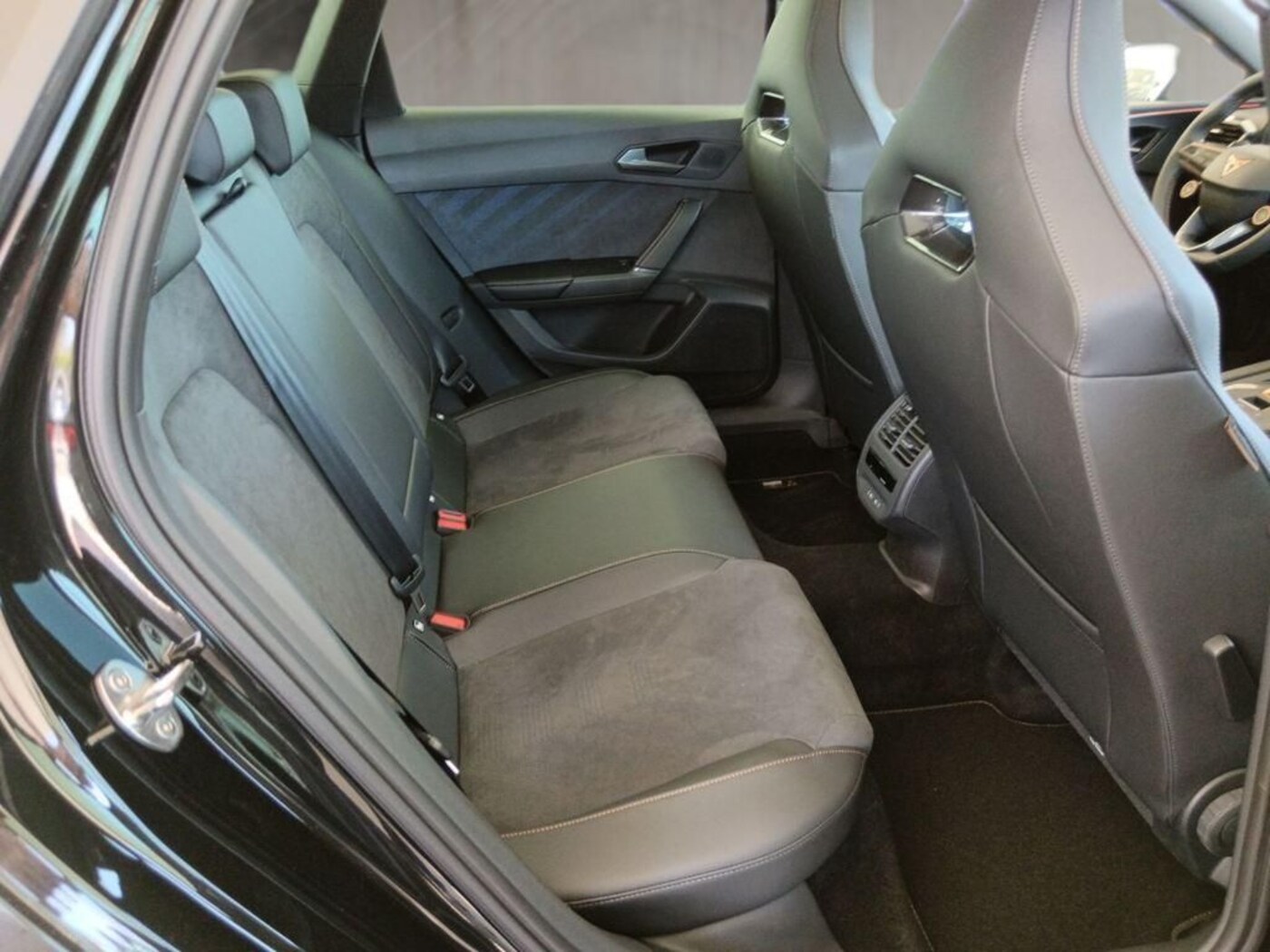 CUPRA Leon Sportstourer 1.5 eTSI DSG 110 kW (150 CV) — photo 6