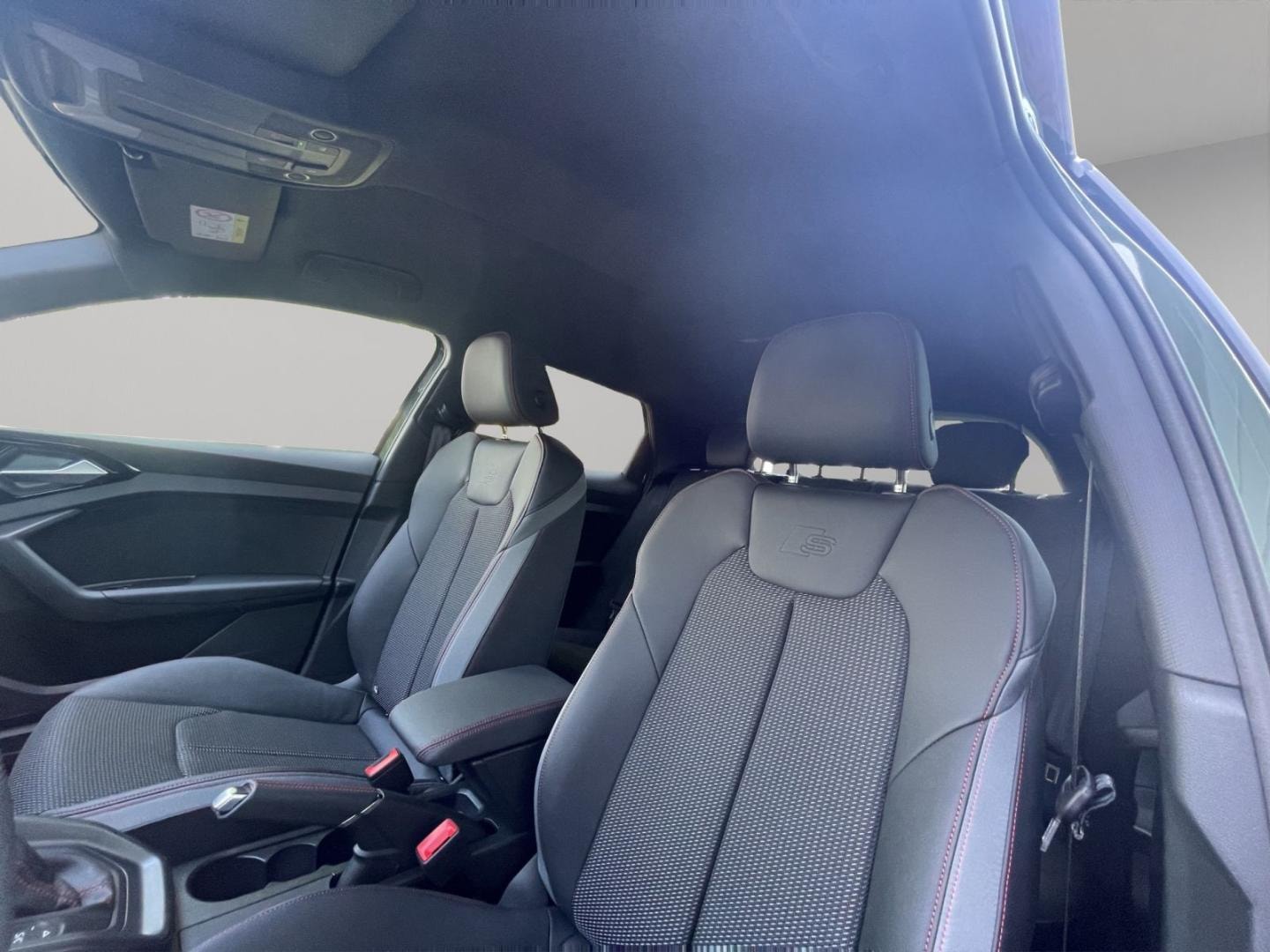 Bild über Audi A1 Sportback S line 30 TFSI S tronic - für weitere Informationen kontaktieren Sie den Audi Partner
