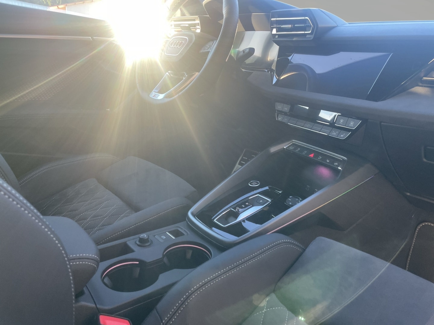 Bild über Audi A3 Sportback S line 35 TFSI S tronic - für weitere Informationen kontaktieren Sie den Audi Partner