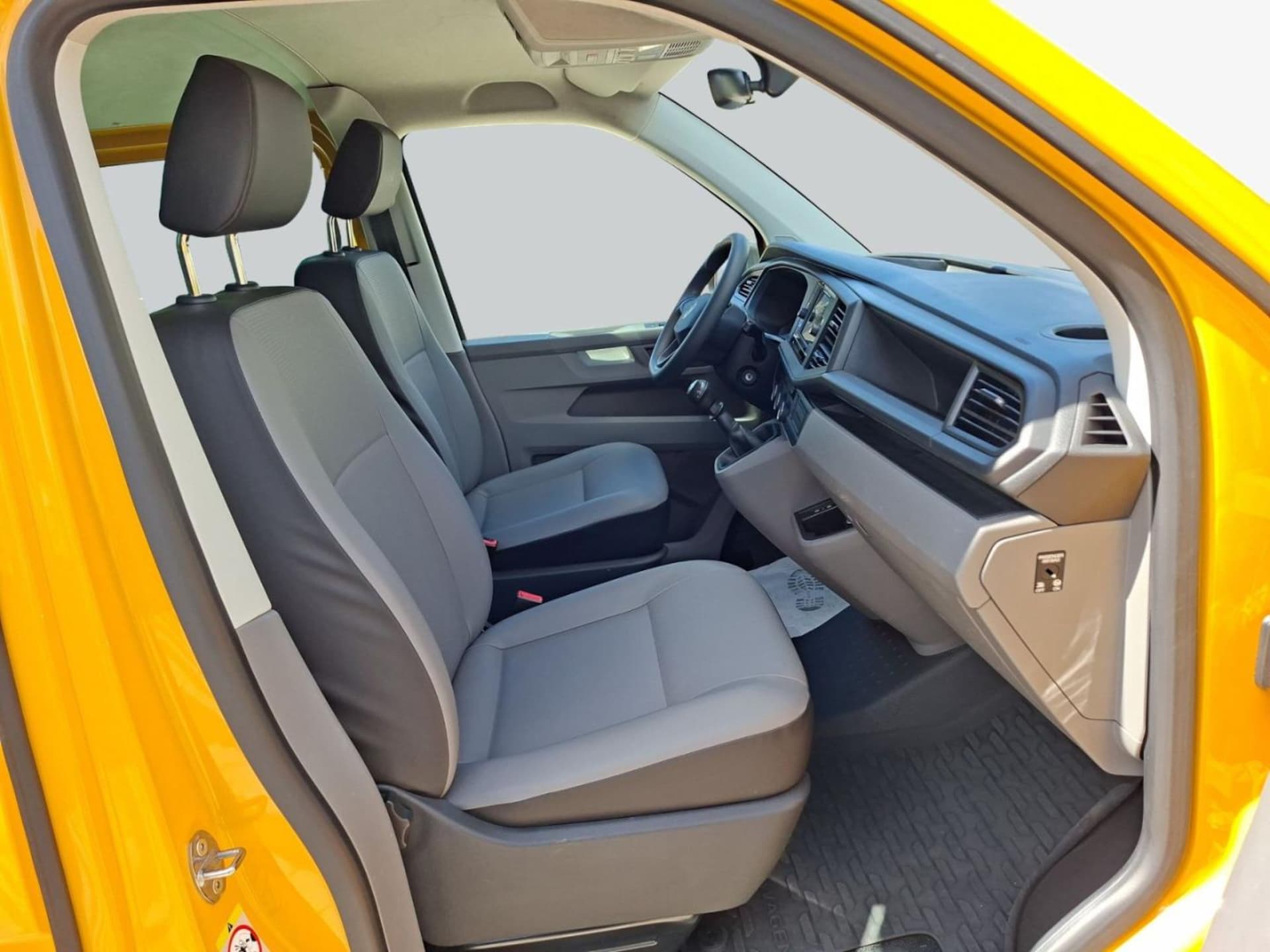 Volkswagen T6.1 Transporter Kombi langer Radstand