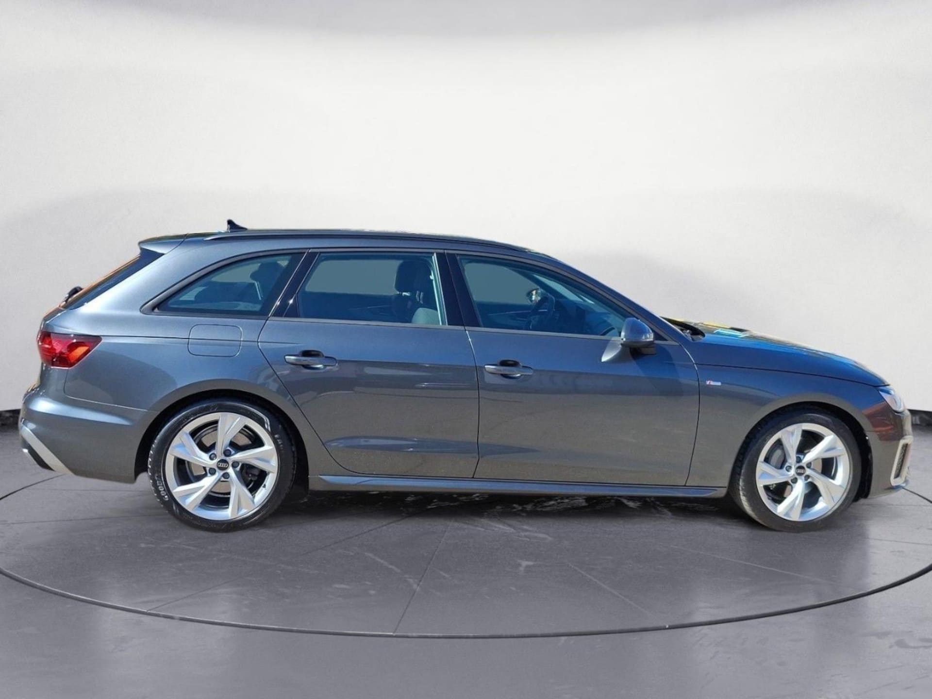 Audi A4 Avant S line