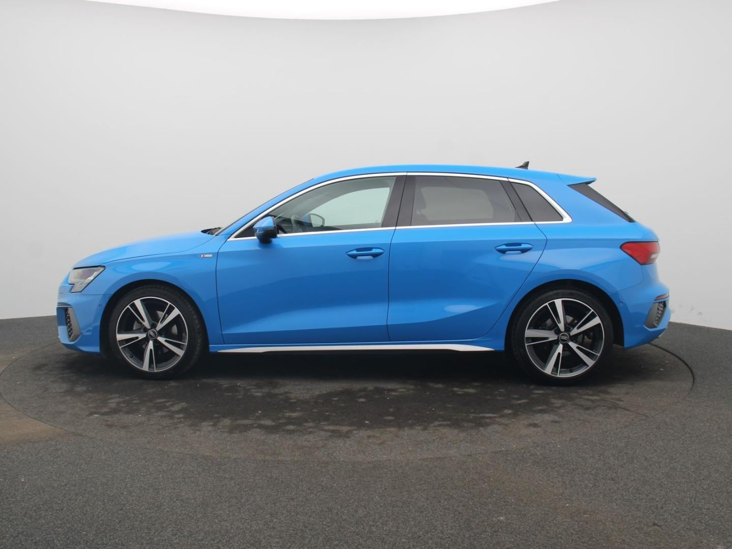 Bild über Audi A3 Sportback S line 35 TFSI S tronic - für weitere Informationen kontaktieren Sie den Audi Partner