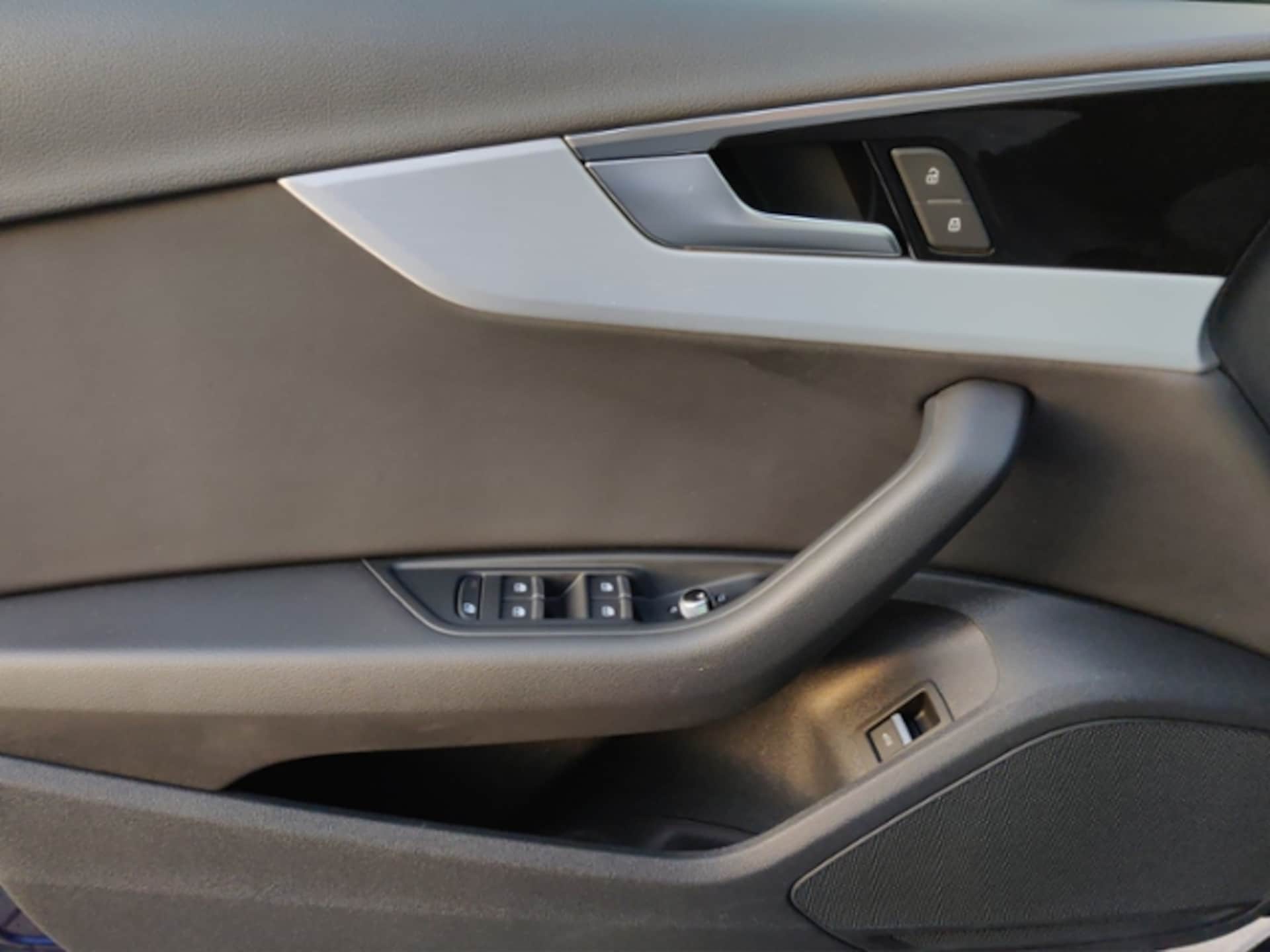 Audi A4 Limousine S line