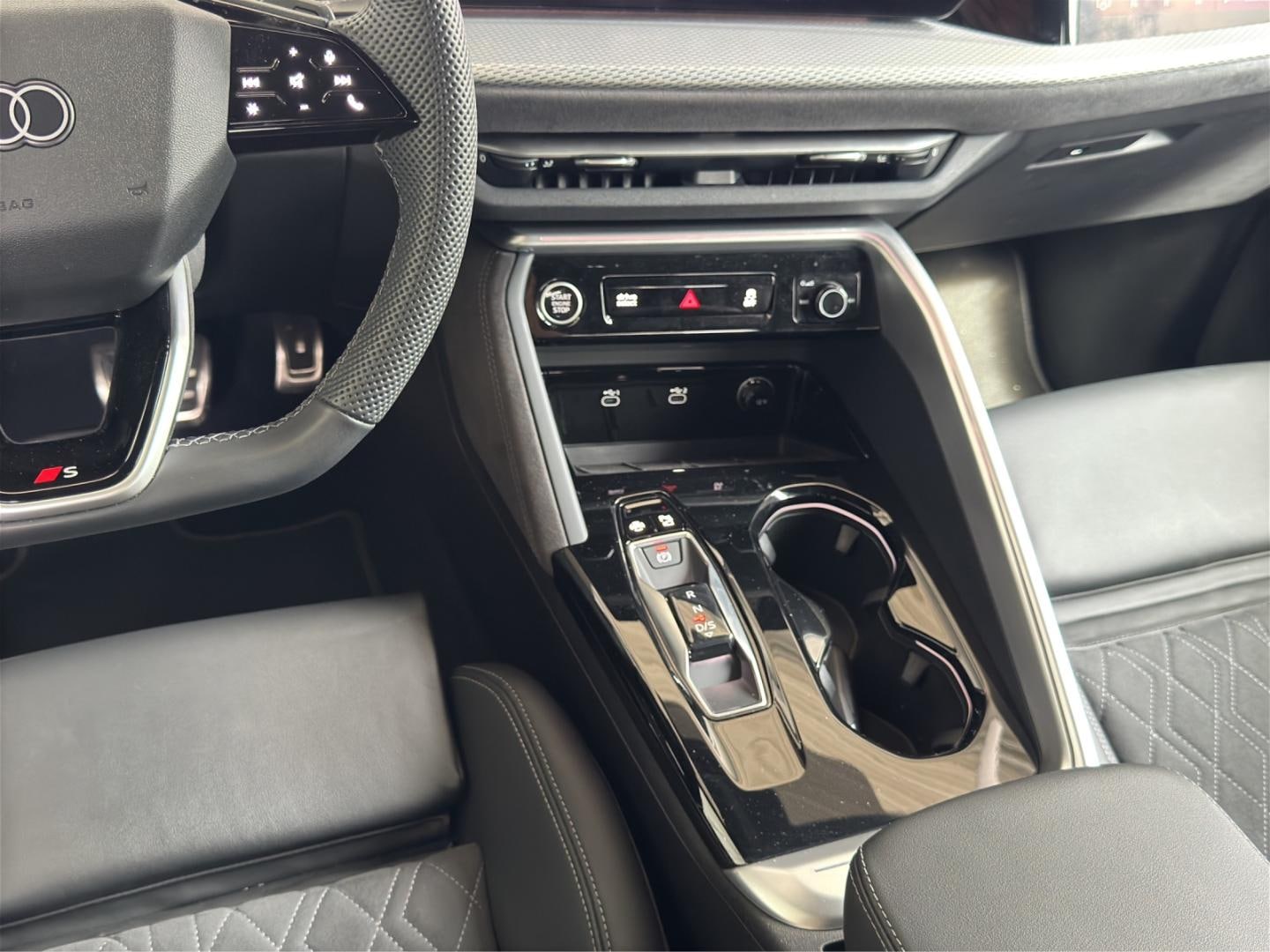 Bild über Audi Q5 SUV TDI quattro 150 kW S tronic - für weitere Informationen kontaktieren Sie den Audi Partner