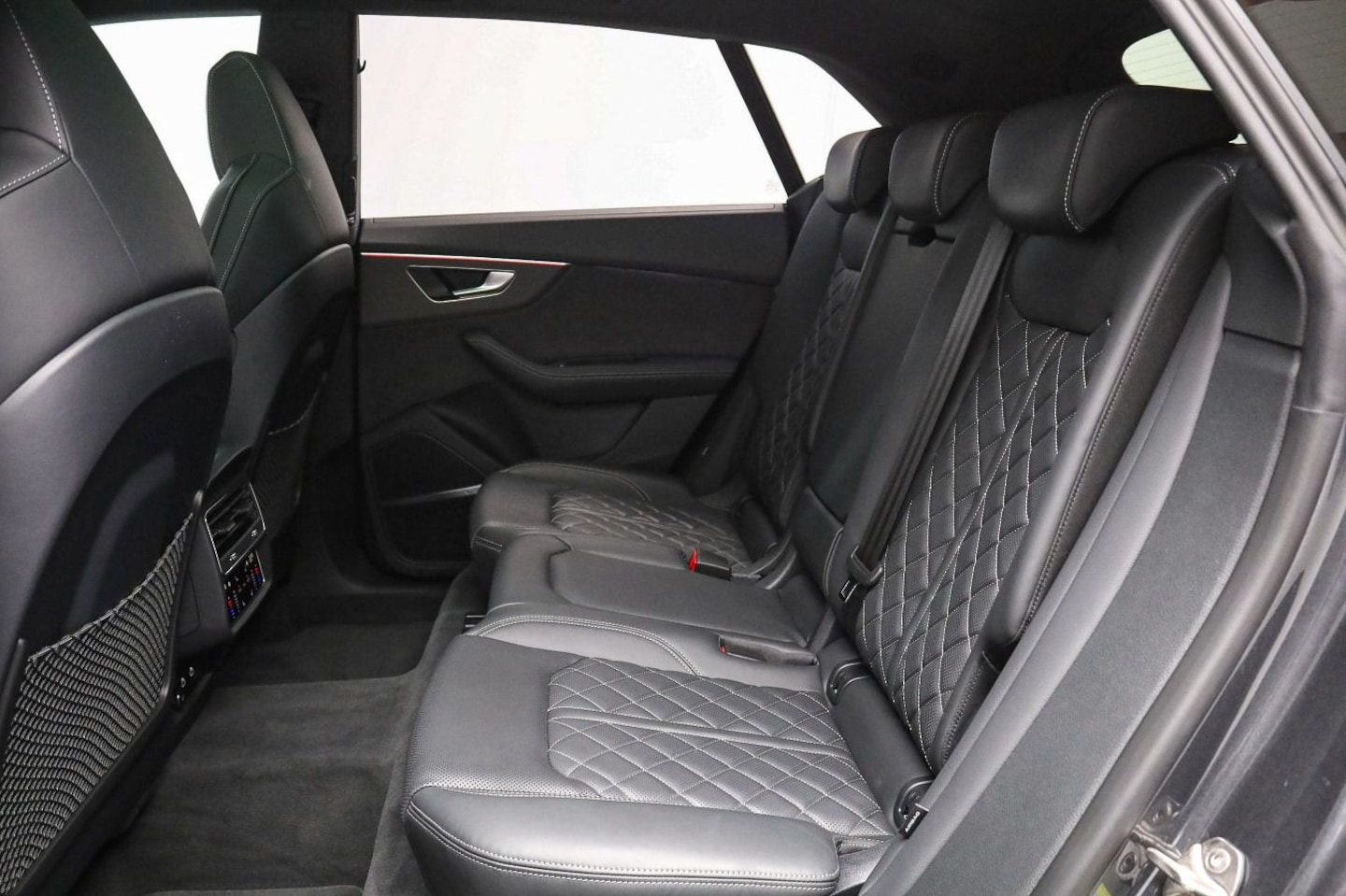 Bild über Audi SQ8 SUV TFSI quattro tiptronic - für weitere Informationen kontaktieren Sie den Audi Partner