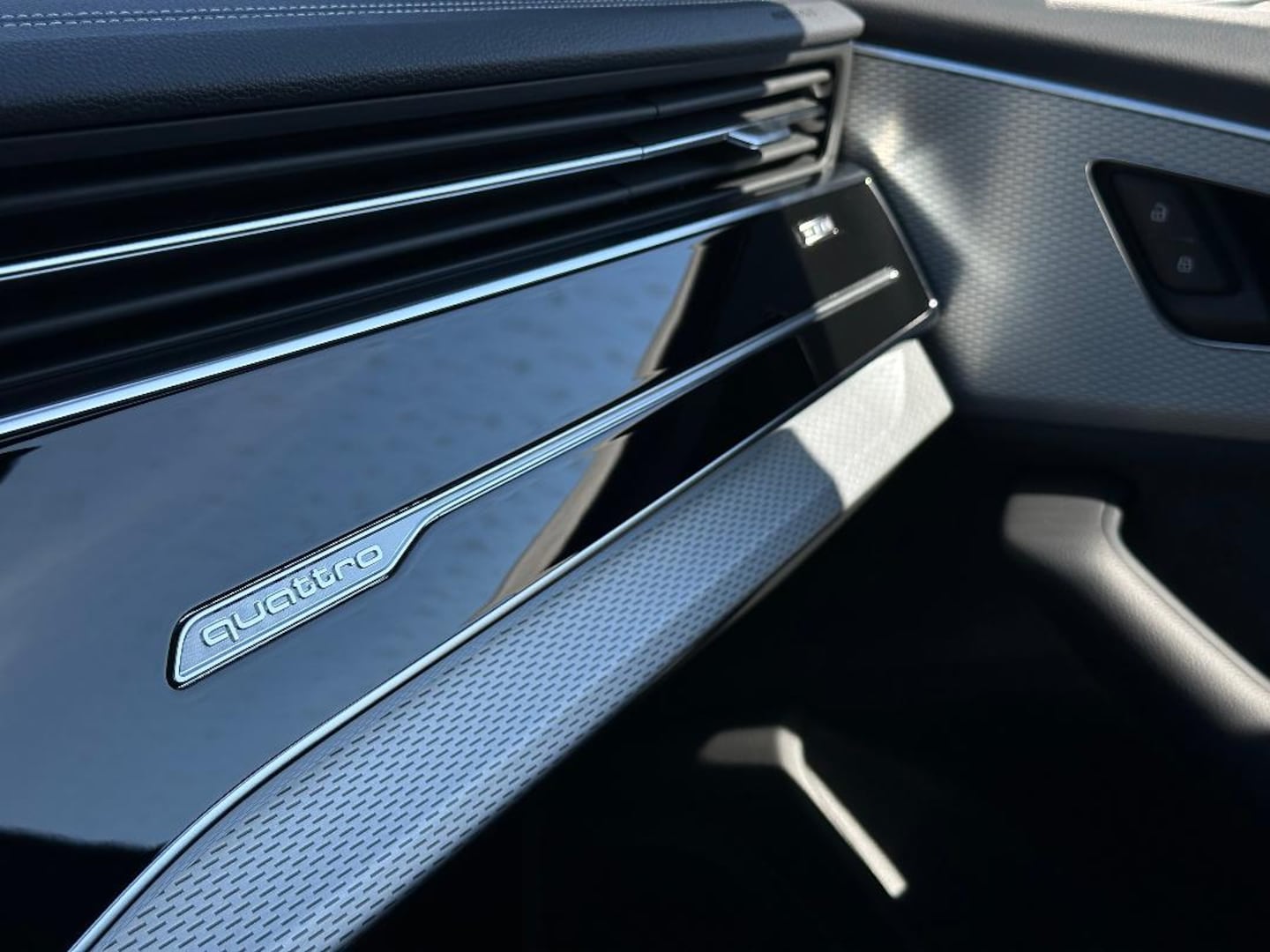 Bild über Audi Q8 SUV 50 TDI quattro tiptronic - für weitere Informationen kontaktieren Sie den Audi Partner