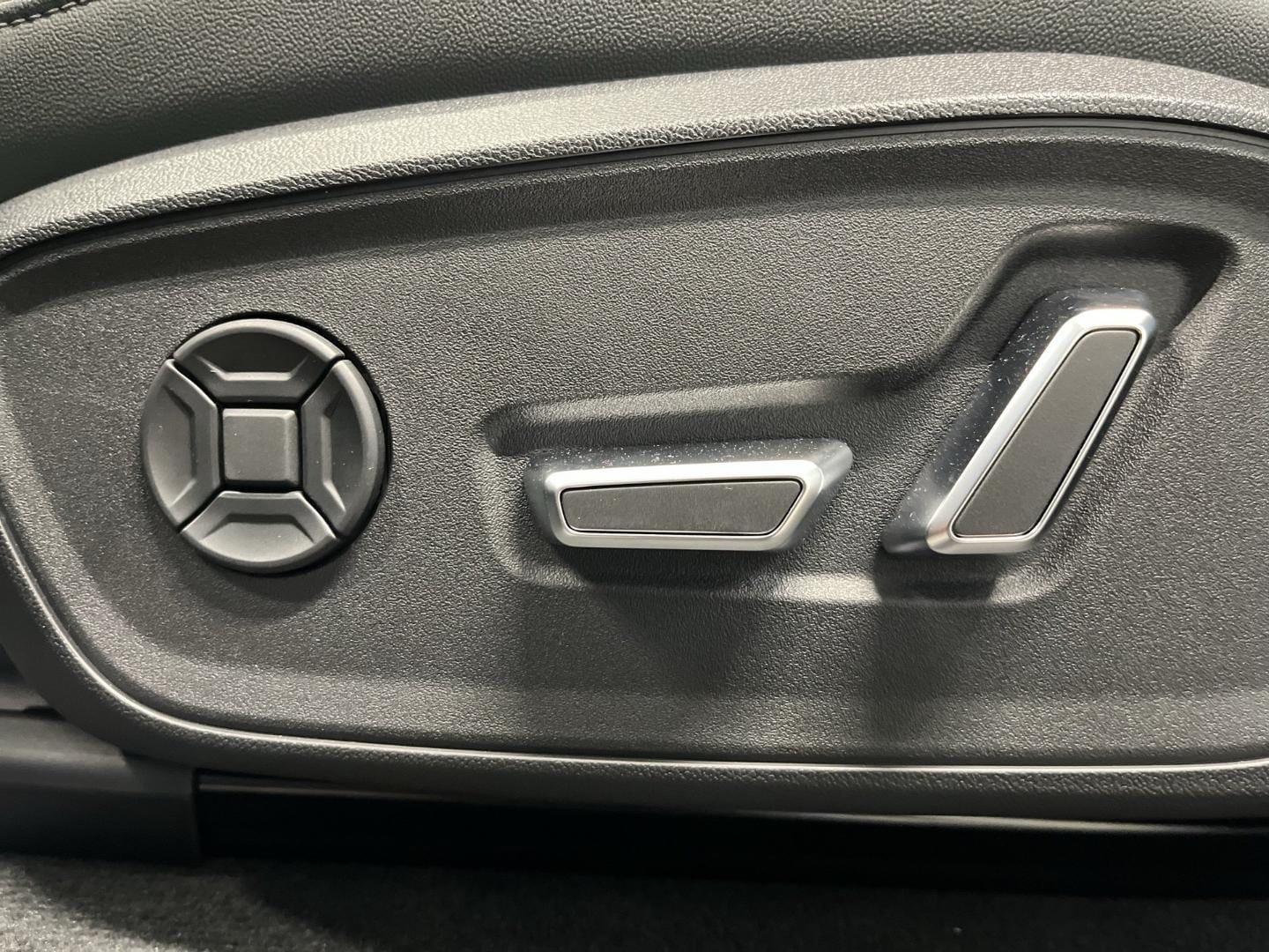 Bild über Audi Q7 SUV TDI quattro 220 kW tiptronic - für weitere Informationen kontaktieren Sie den Audi Partner
