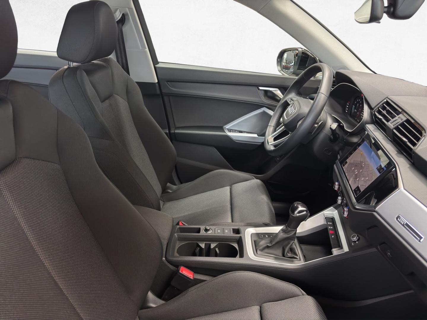 Bild über Audi Q3 35 TFSI S tronic - für weitere Informationen kontaktieren Sie den Audi Partner