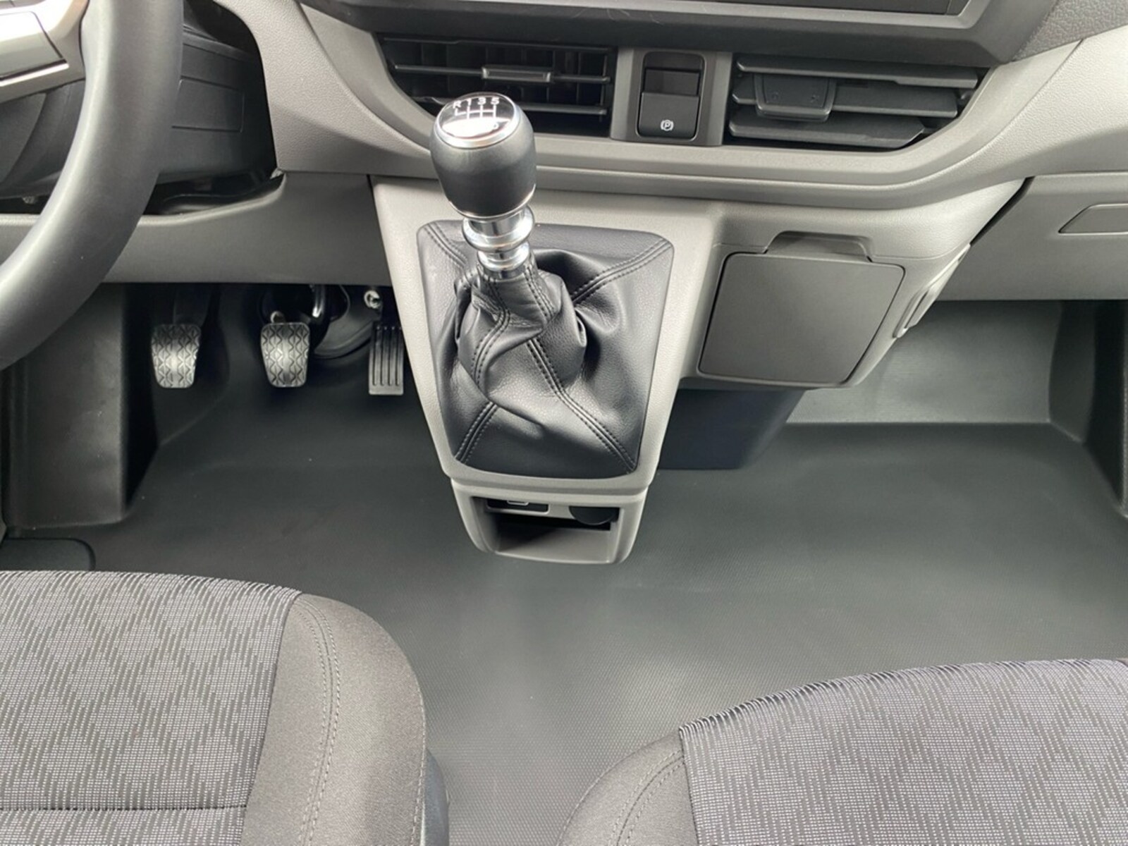 Volkswagen Transporter Kasten langer Radstand – Bild 11
