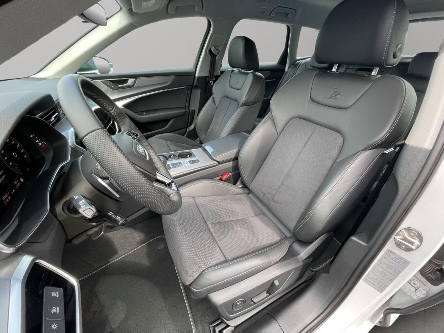 Bild über Audi S6 Avant TDI quattro tiptronic - für weitere Informationen kontaktieren Sie den Audi Partner
