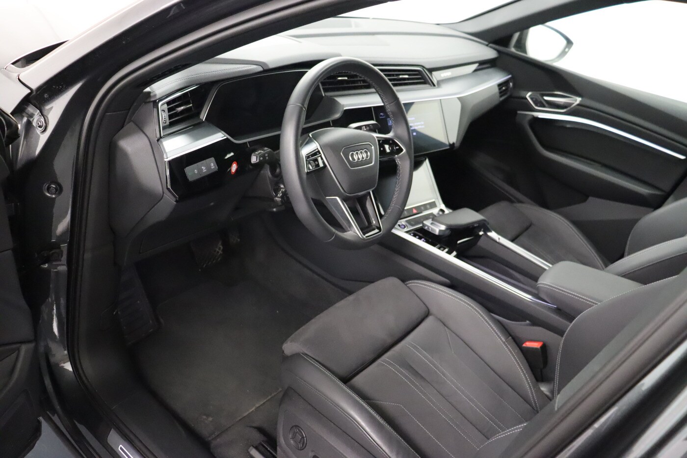Image about Audi Q8 Sportback e-tron S line 55 e-tron quattro