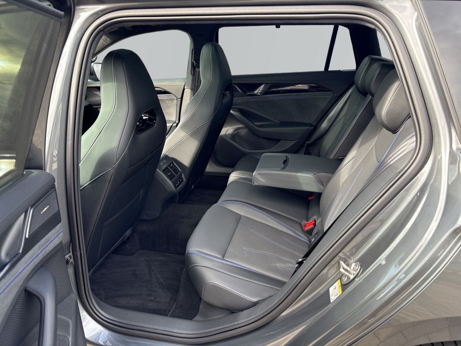Volkswagen Passat – Bild 9