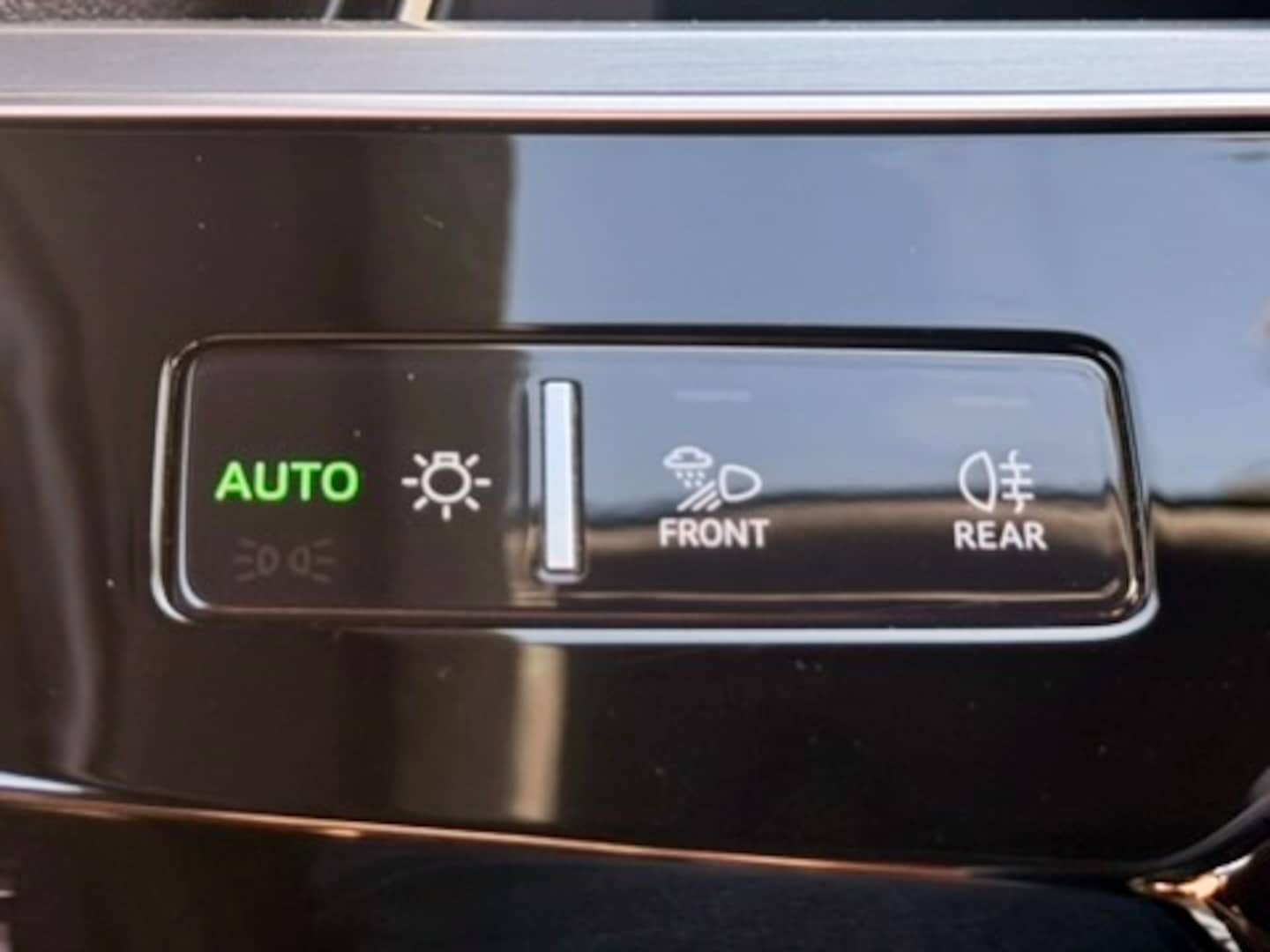 Bild über Audi Q8 e-tron S line 55 e-tron quattro - für weitere Informationen kontaktieren Sie den Audi Partner