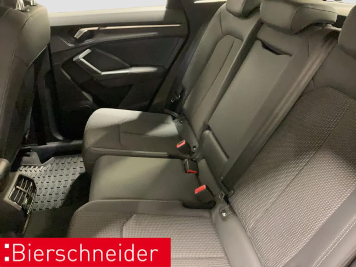Bild über Audi Q3 S line 40 TFSI quattro S tronic - für weitere Informationen kontaktieren Sie den Audi Partner