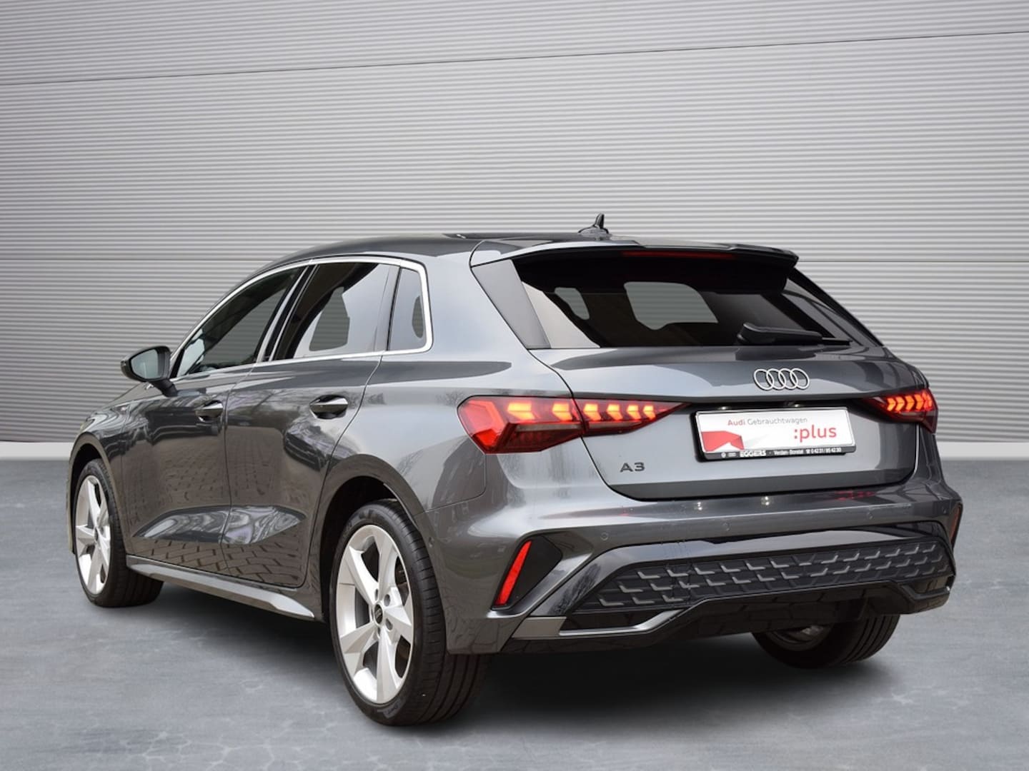 Bild über Audi A3 Sportback S line 35 TFSI S tronic - für weitere Informationen kontaktieren Sie den Audi Partner