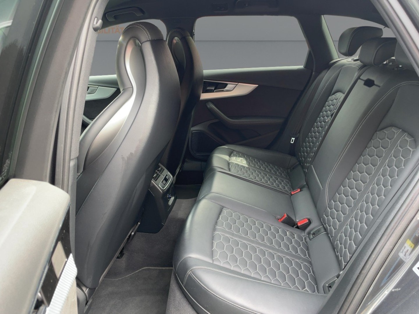 Bild über Audi RS 4 Avant TFSI quattro tiptronic - für weitere Informationen kontaktieren Sie den Audi Partner