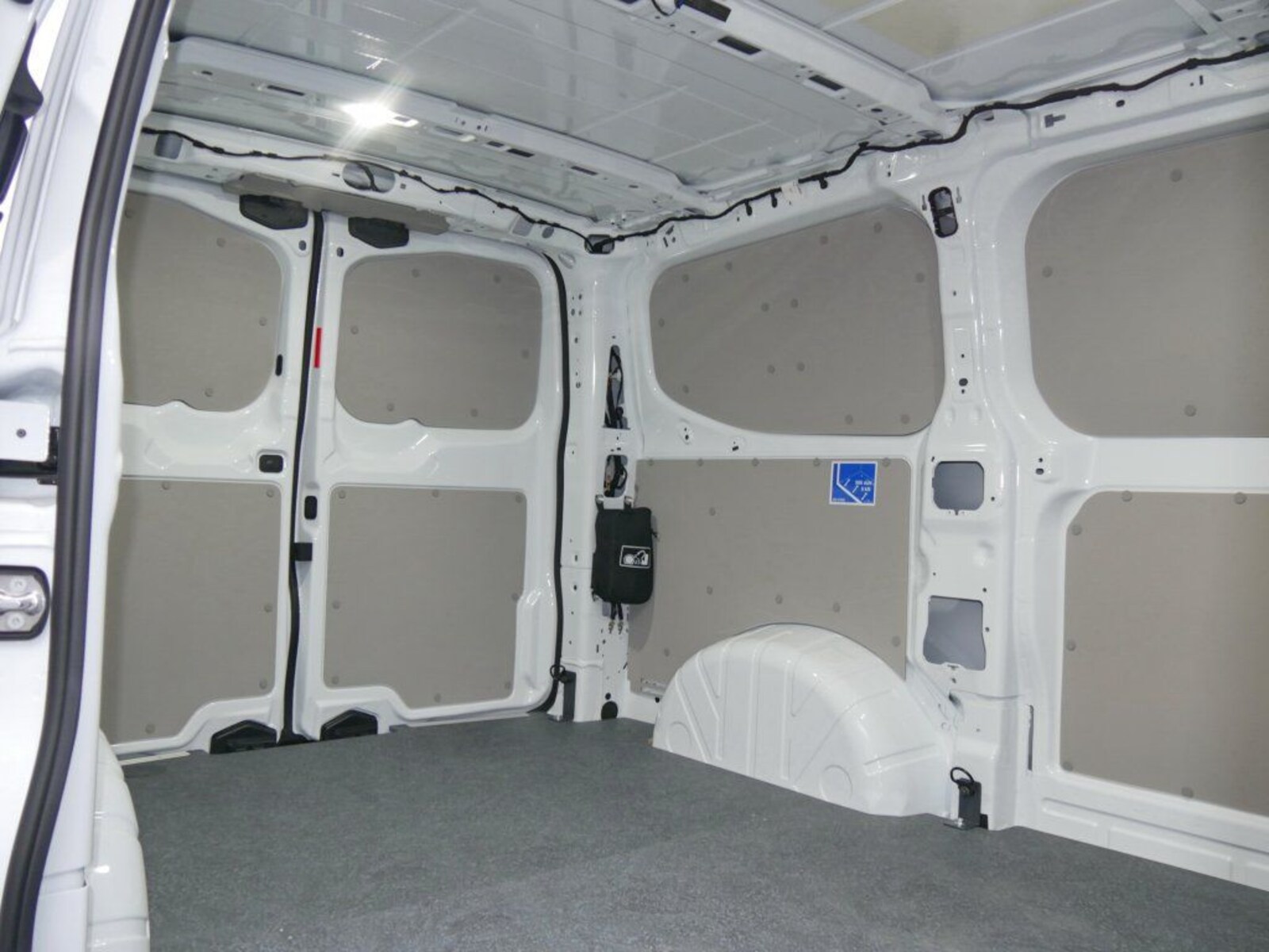 Volkswagen Transporter Kasten kurzer Radstand – Bild 9