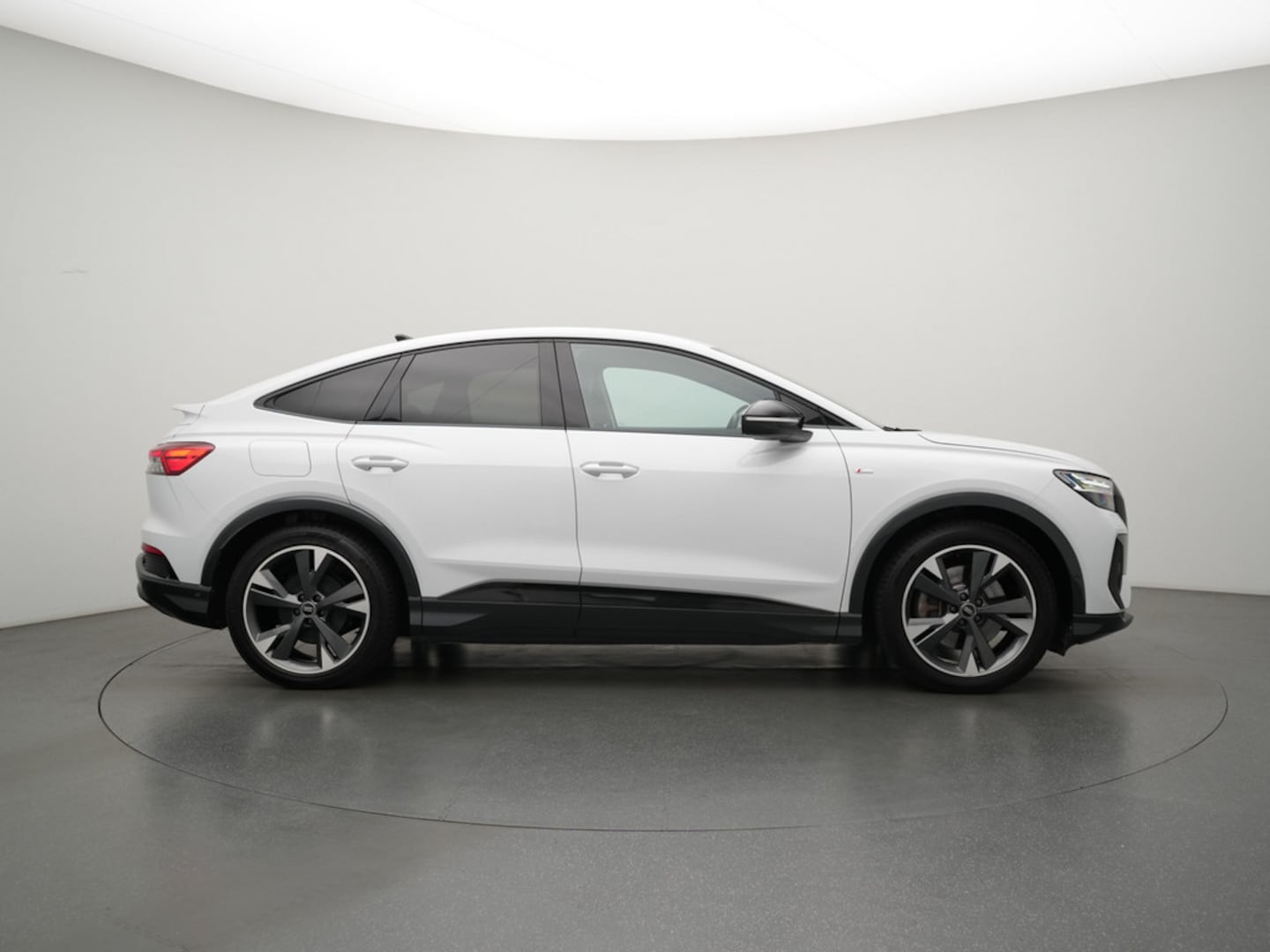 Bild über Audi Q4 Sportback e-tron 40 e-tron - für weitere Informationen kontaktieren Sie den Audi Partner