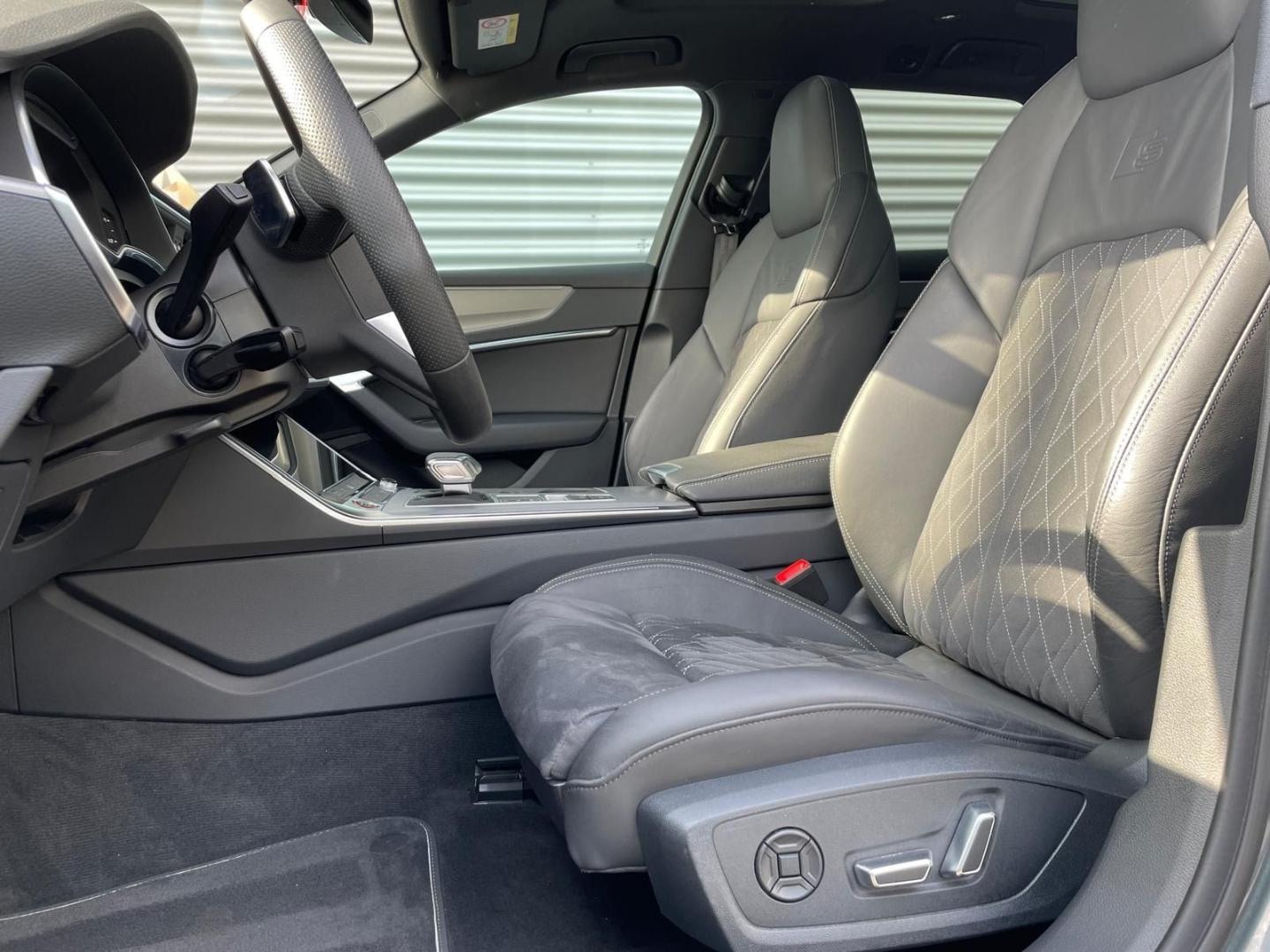 Bild über Audi S6 Avant TDI quattro tiptronic - für weitere Informationen kontaktieren Sie den Audi Partner