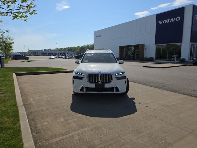 2023 BMW X7