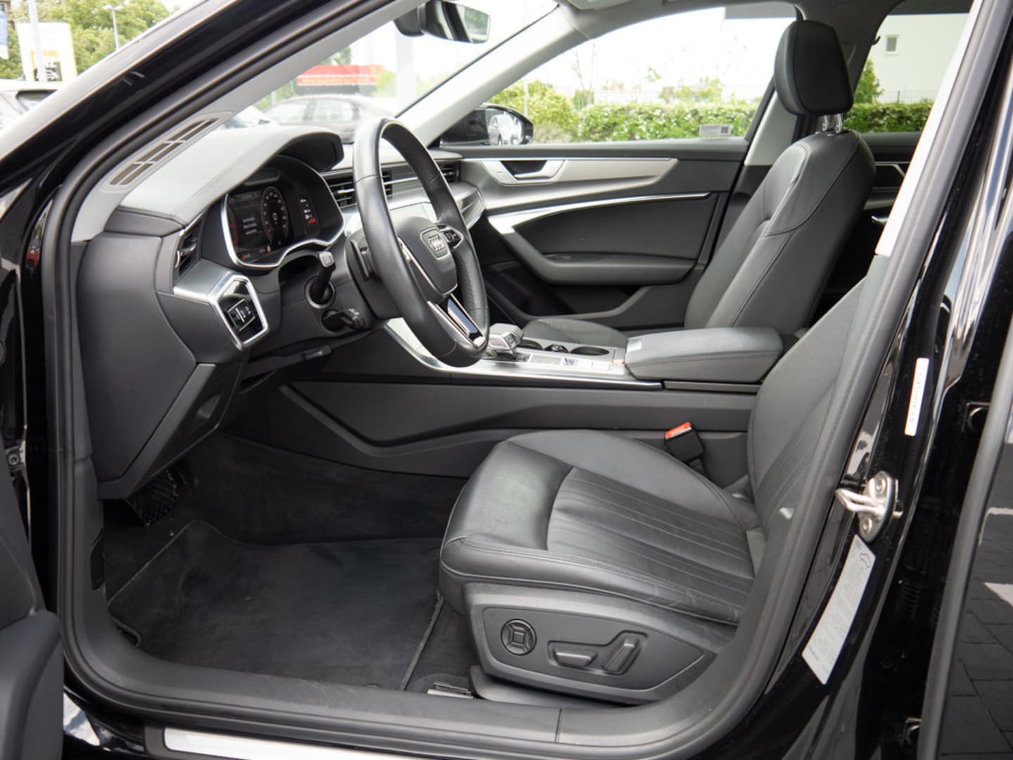 Bild über Audi A6 Avant design 40 TDI quattro S tronic - für weitere Informationen kontaktieren Sie den Audi Partner