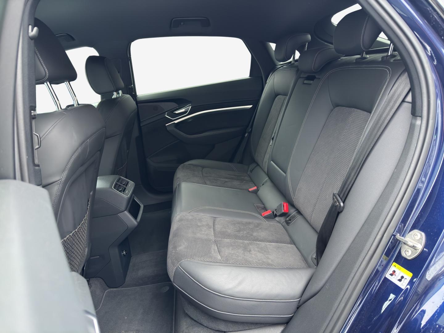 Bild über Audi e-tron Sportback Attraction S line 50 quattro 230,00 kW - for more details contact your dealer