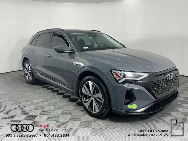 Photo of 2024 Audi Q8 e-tron 