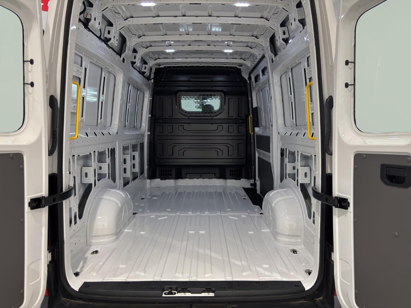 Volkswagen Crafter Kasten mittlerer Radstand – Bild 8