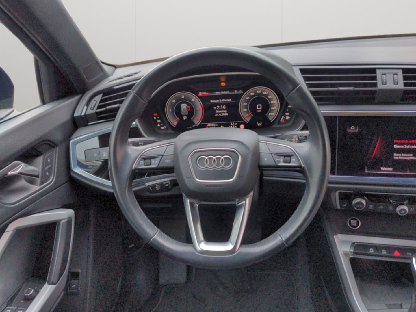 Bild über Audi Q3 S line 35 TDI S tronic - für weitere Informationen kontaktieren Sie den Audi Partner