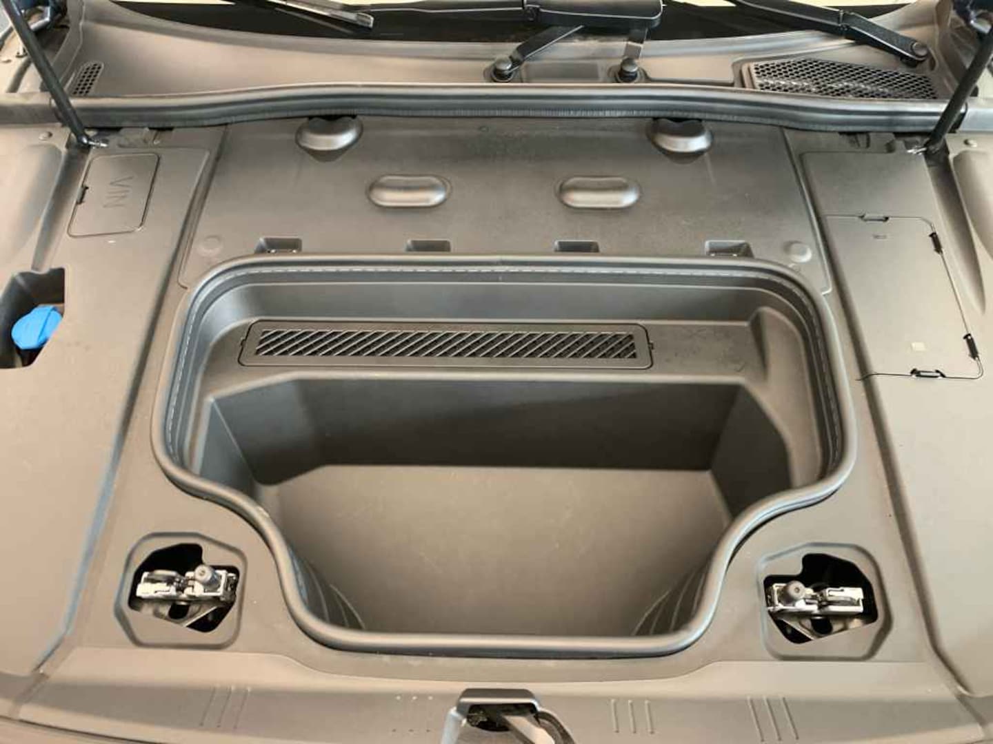 Bild über Audi A6 Avant e-tron e-tron quattro - für weitere Informationen kontaktieren Sie den Audi Partner