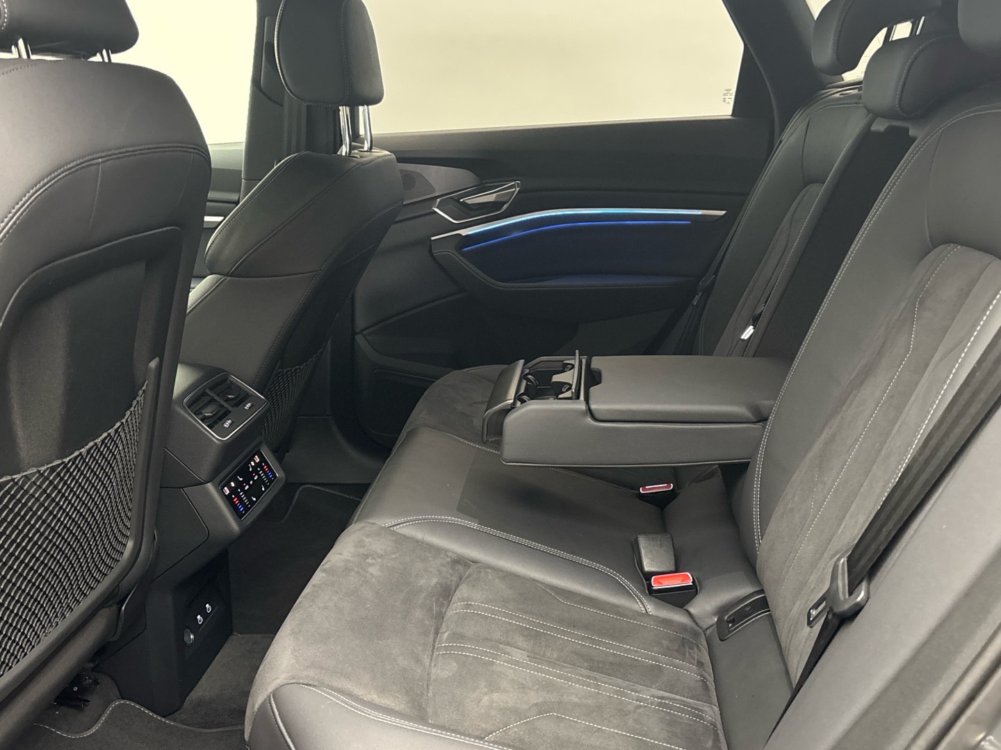 Bild über Audi Q8 e-tron S line 50 e-tron quattro - für weitere Informationen kontaktieren Sie den Audi Partner