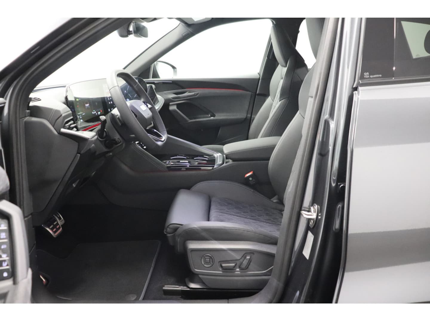 Bild über Audi Q5 SUV TDI quattro 150 kW S tronic - für weitere Informationen kontaktieren Sie den Audi Partner