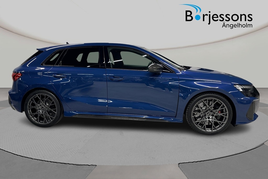 Bild som visar Audi RS 3 Sportback RS 3 Sportback 400 hk S tronic - för mer information kontakta din Audi Partner