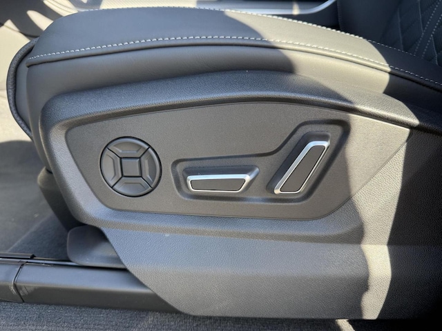 2026 Audi SQ7 Premium Plus - Photo 11