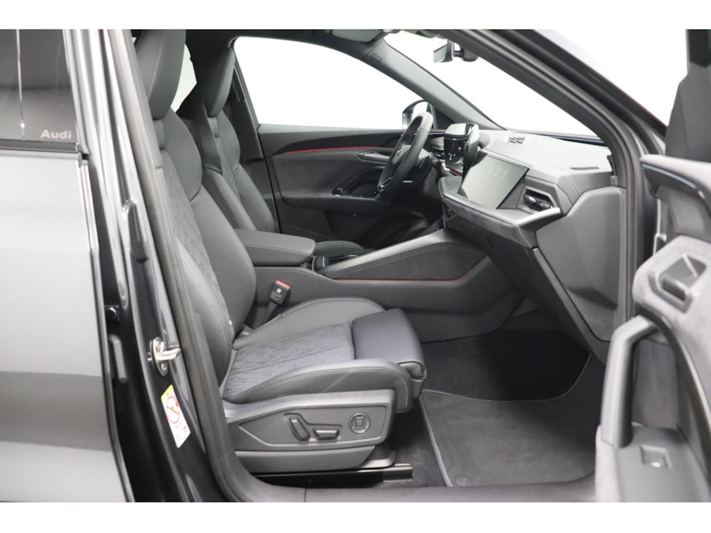 Bild über Audi Q5 SUV TDI quattro 150 kW S tronic - für weitere Informationen kontaktieren Sie den Audi Partner