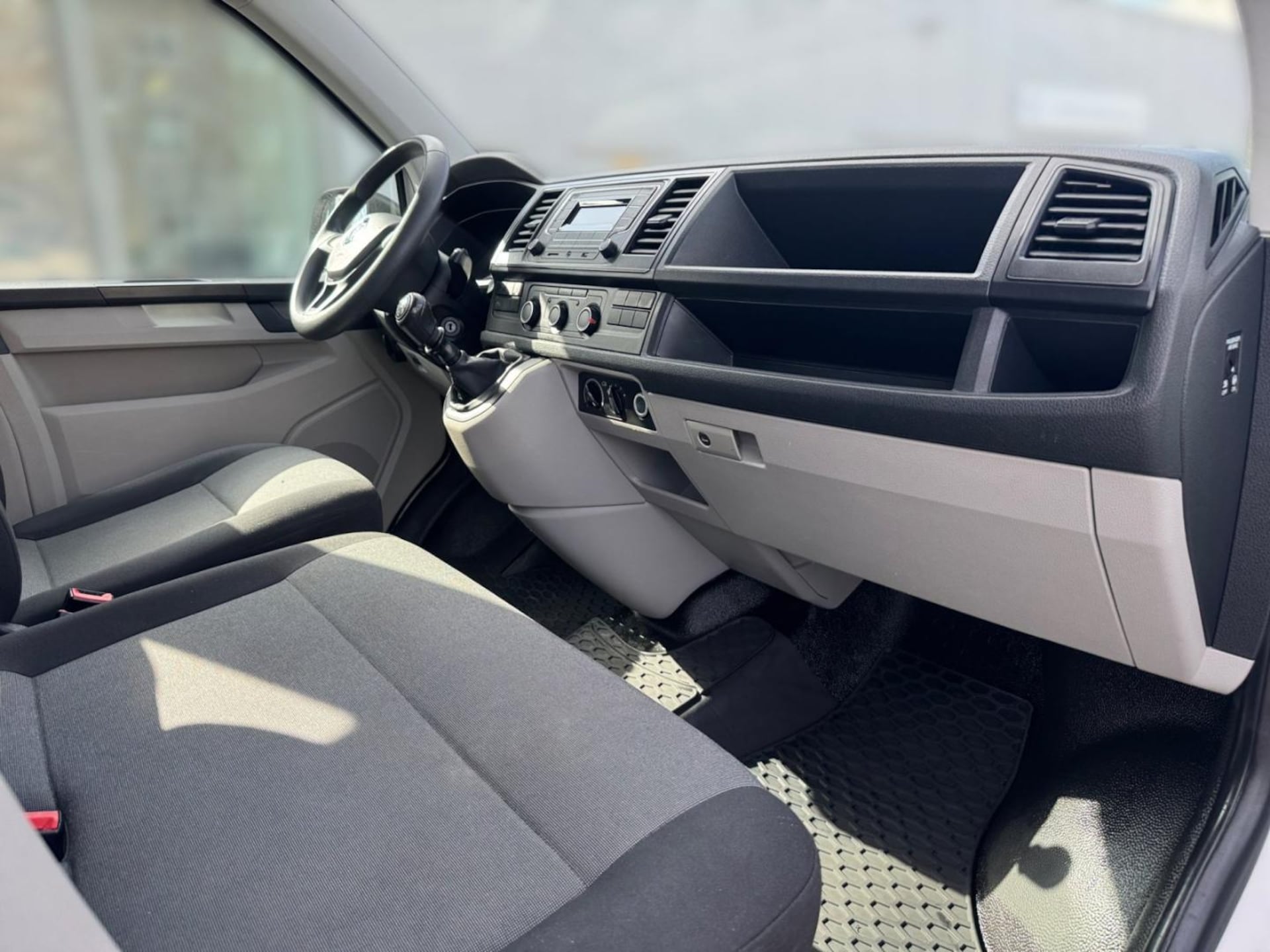 Volkswagen T6 Transporter Kombi kurzer Radstand