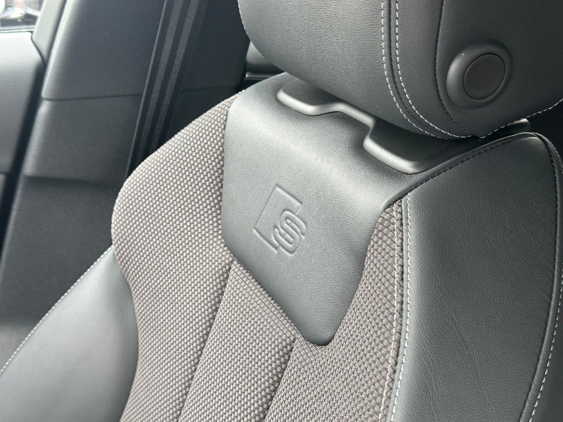 Audi A4 Avant S line