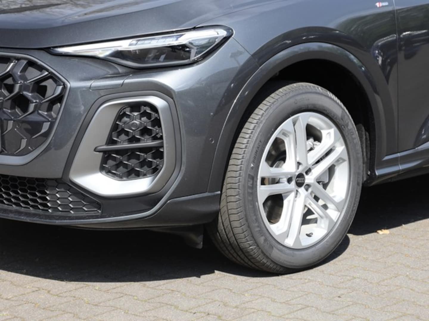 Bild über Audi Q5 Sportback TDI quattro 150 kW S tronic - für weitere Informationen kontaktieren Sie den Audi Partner