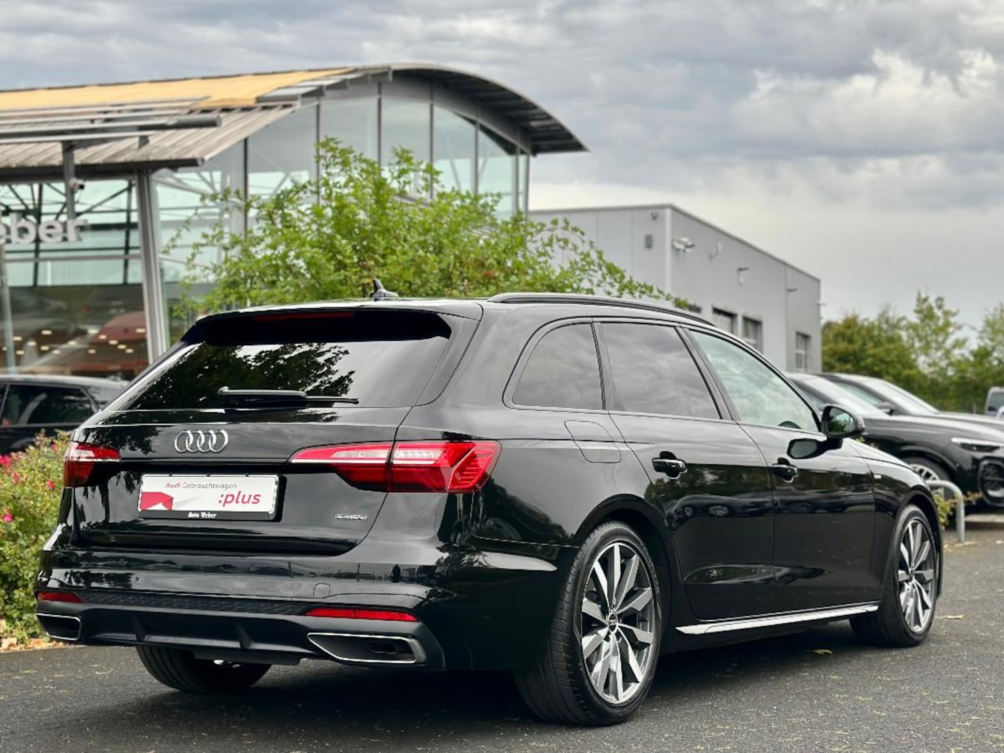Bild über Audi A4 Avant S line 40 TFSI quattro S tronic - für weitere Informationen kontaktieren Sie den Audi Partner