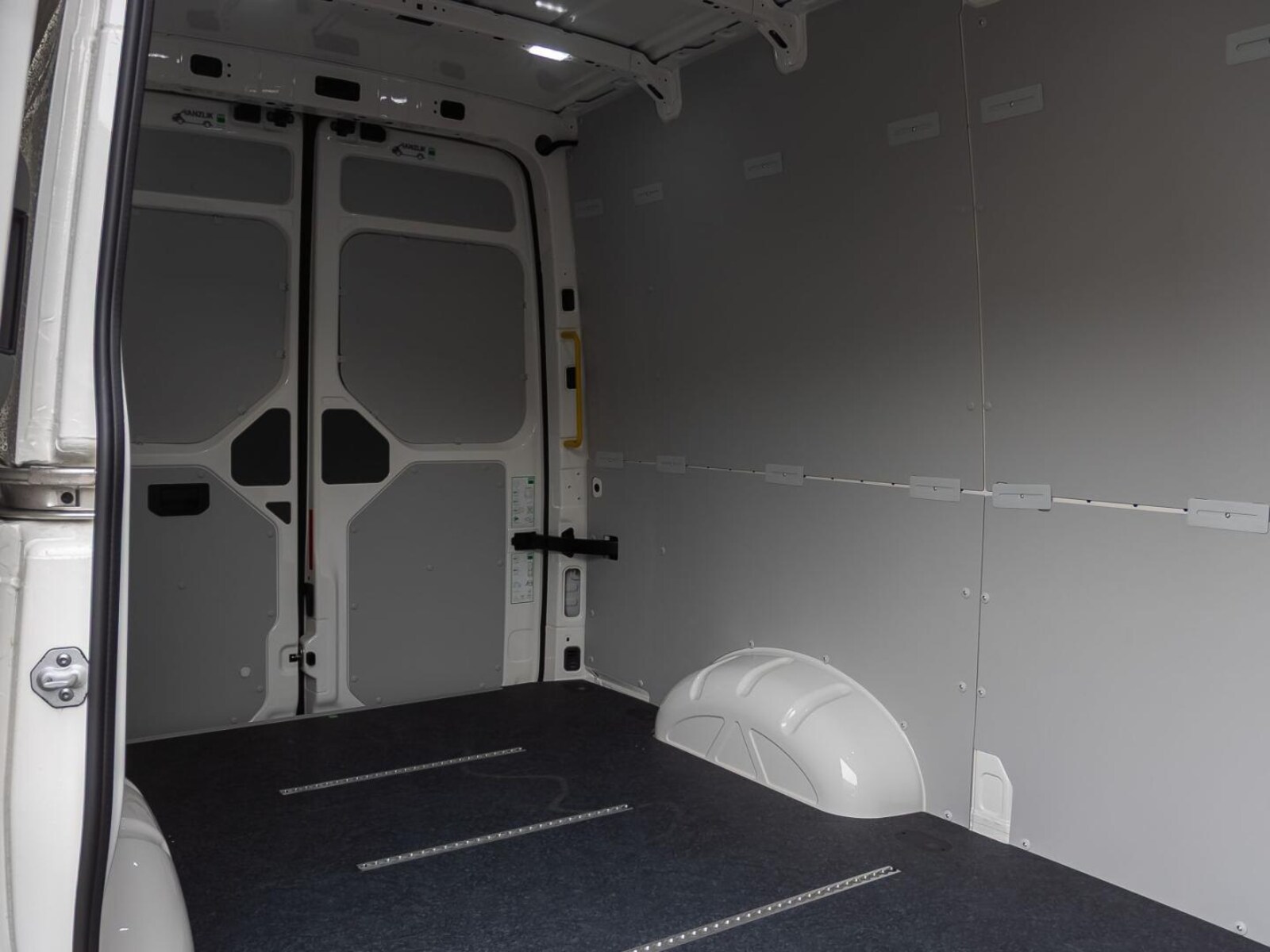 Volkswagen Crafter Kasten mittlerer Radstand – Bild 20