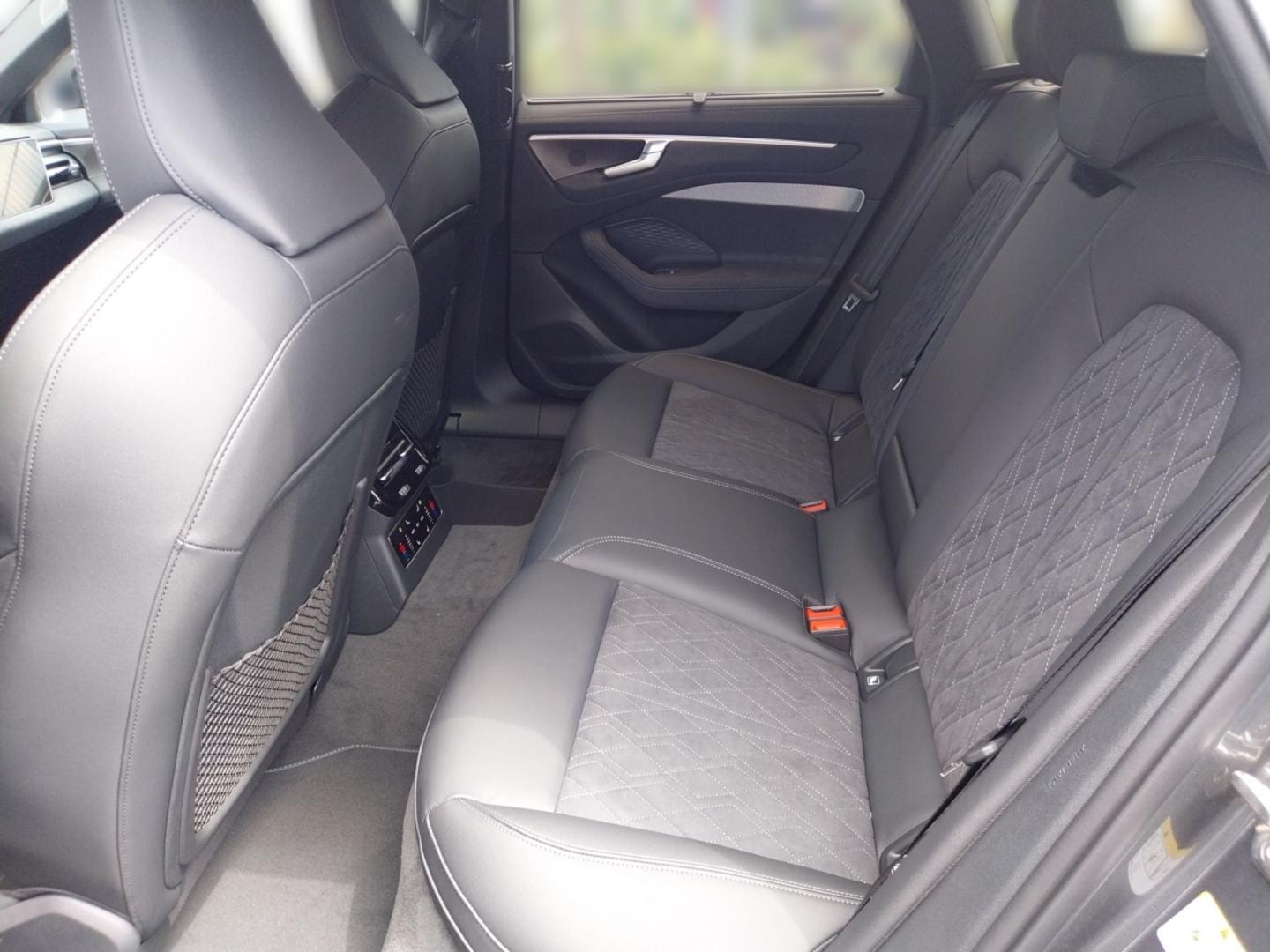Bild über Audi A6 Avant TDI quattro 150 kW S tronic - für weitere Informationen kontaktieren Sie den Audi Partner