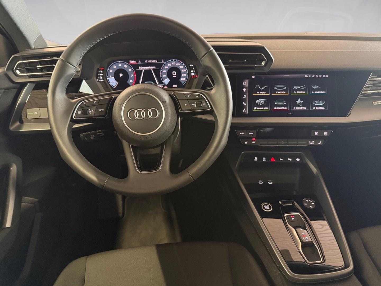 Bild über Audi A3 allstreet 35 TFSI S tronic - für weitere Informationen kontaktieren Sie den Audi Partner
