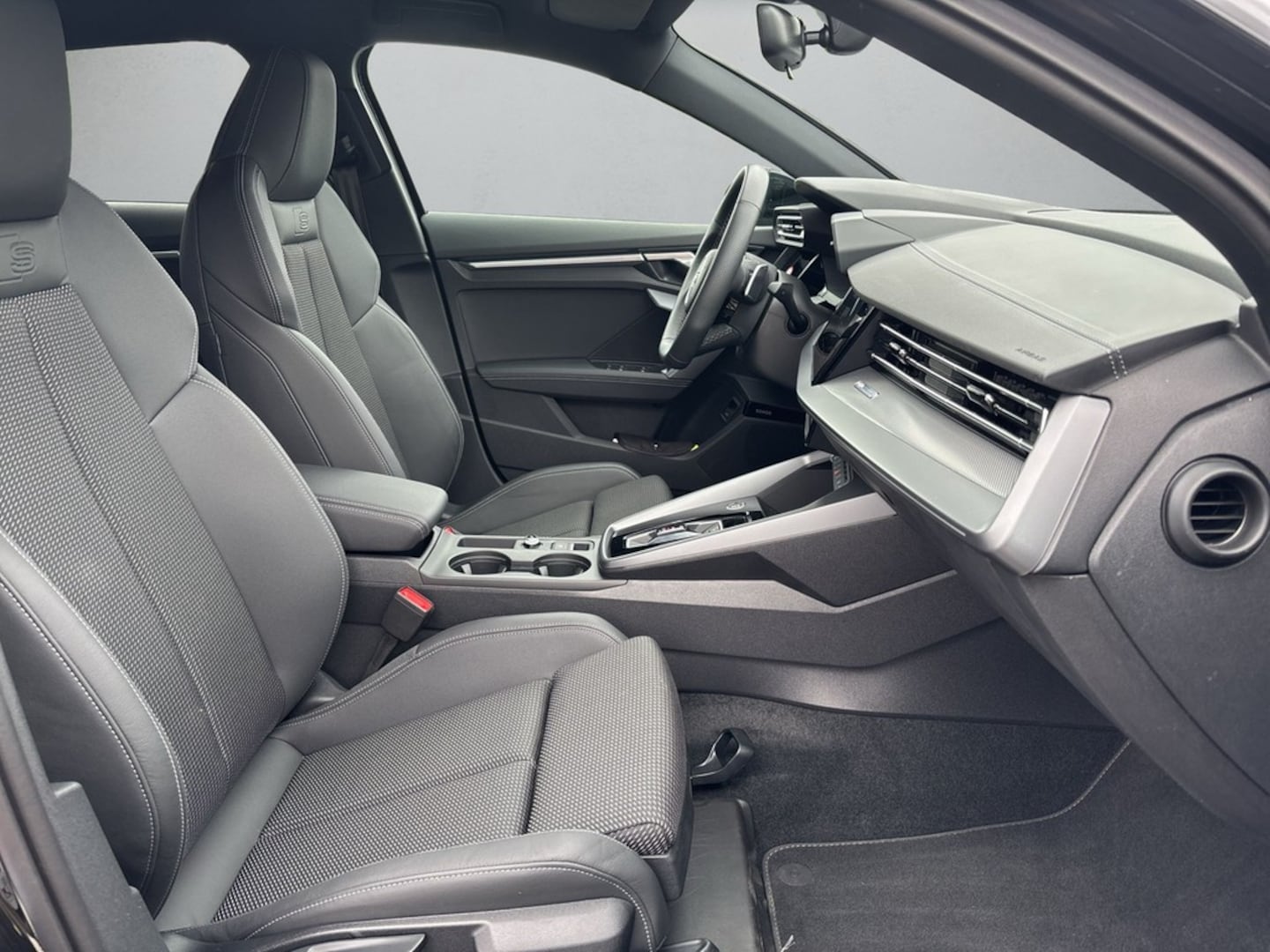 Bild über Audi A3 Sportback S line 30 TFSI S tronic - für weitere Informationen kontaktieren Sie den Audi Partner