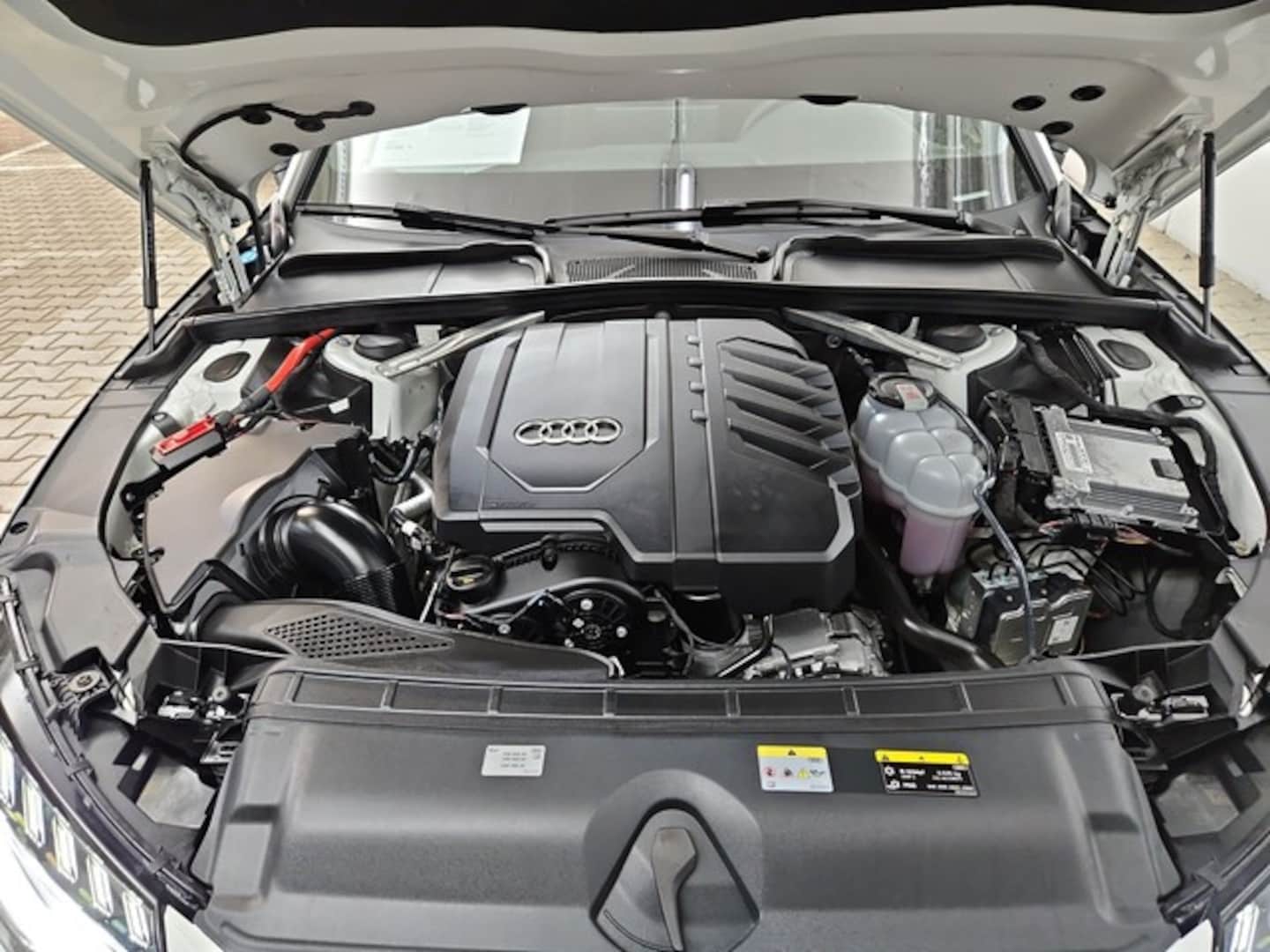 Bild über Audi A4 Avant S line 40 TFSI quattro S tronic - für weitere Informationen kontaktieren Sie den Audi Partner
