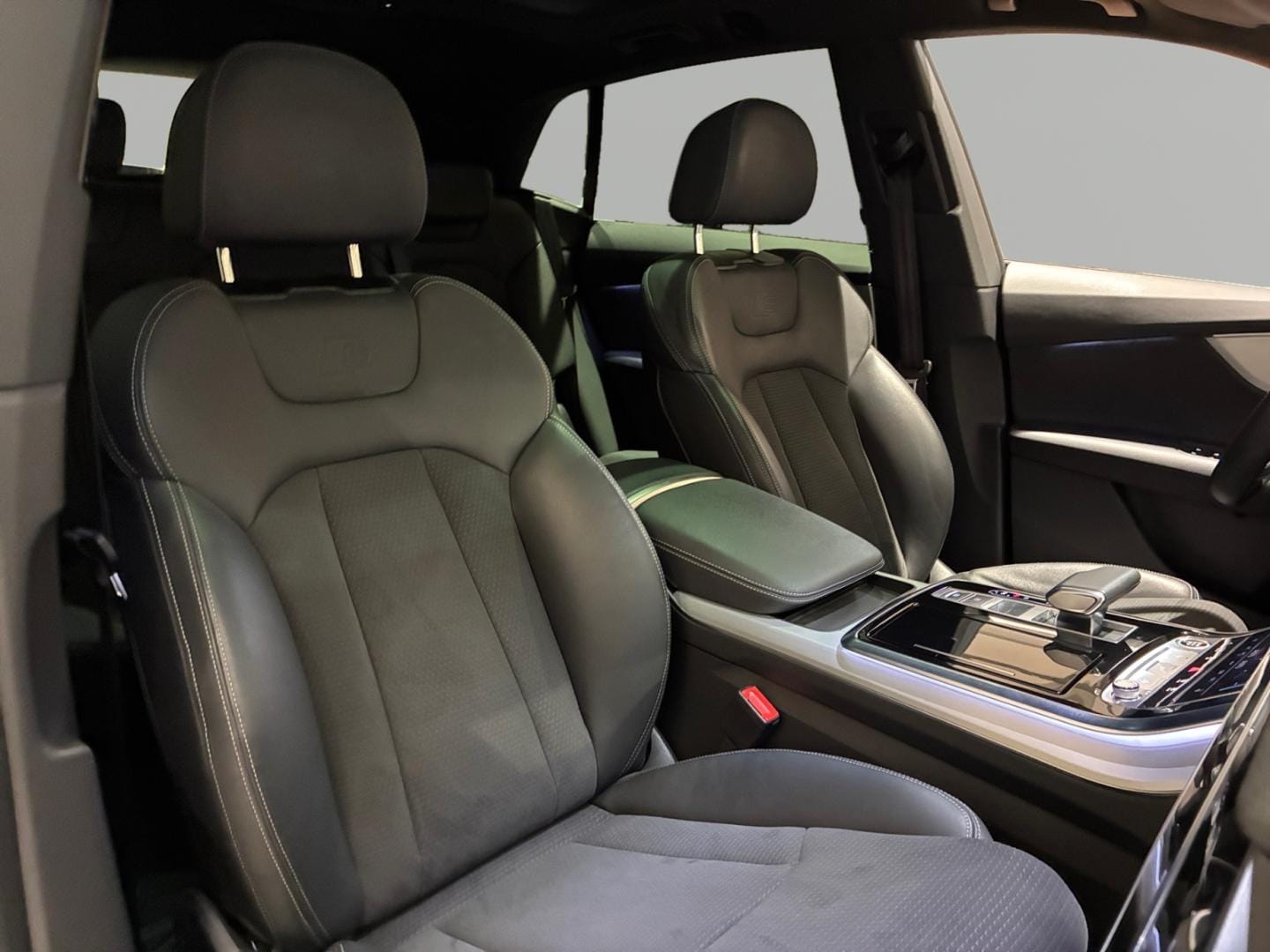 Bild som visar Audi Q8 TFSI e Q8 60 TFSI e quattro S line 462 hk tiptronic - för mer information kontakta din Audi Partner