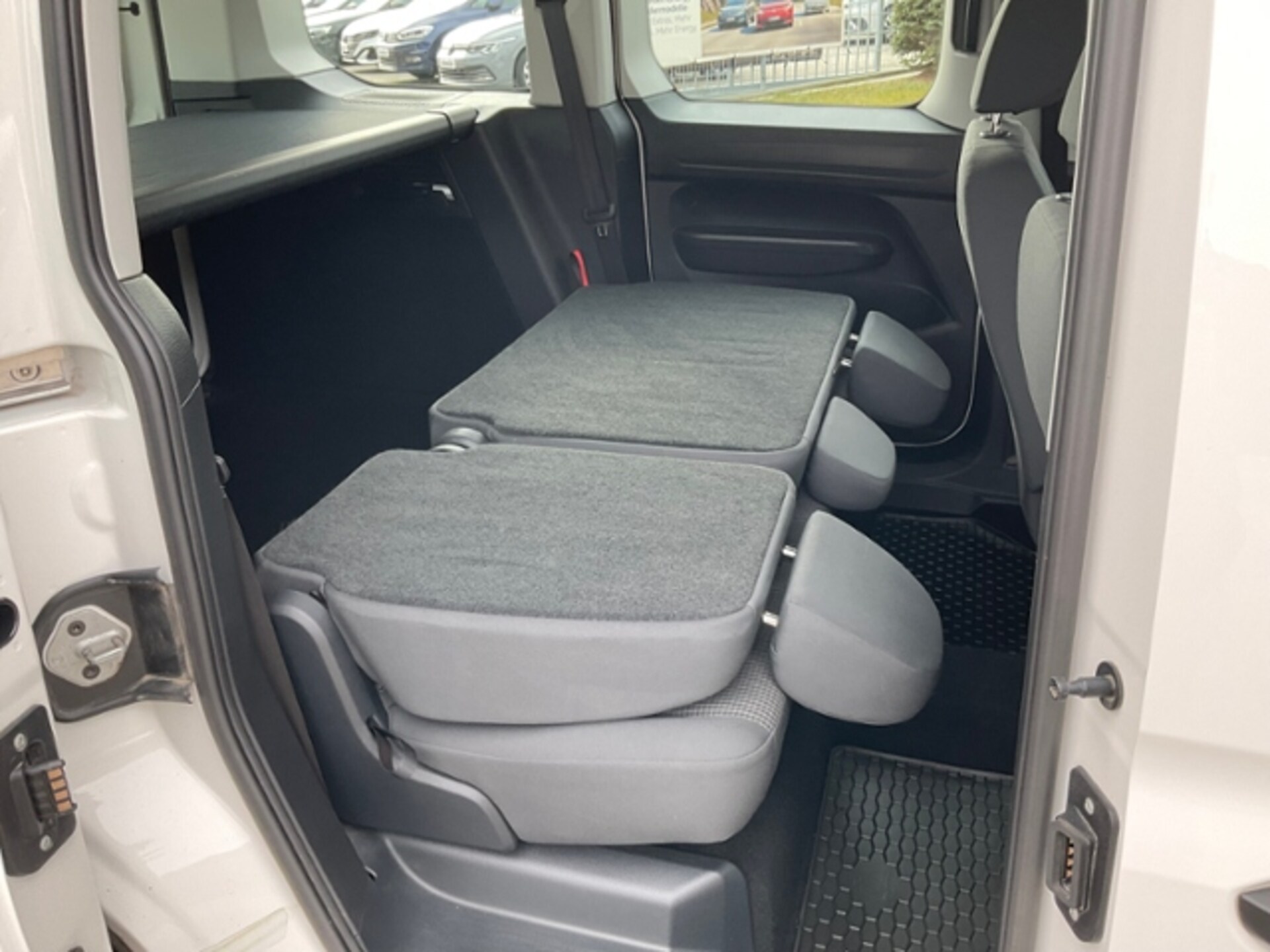 Volkswagen Caddy Kombi Basis-Modell