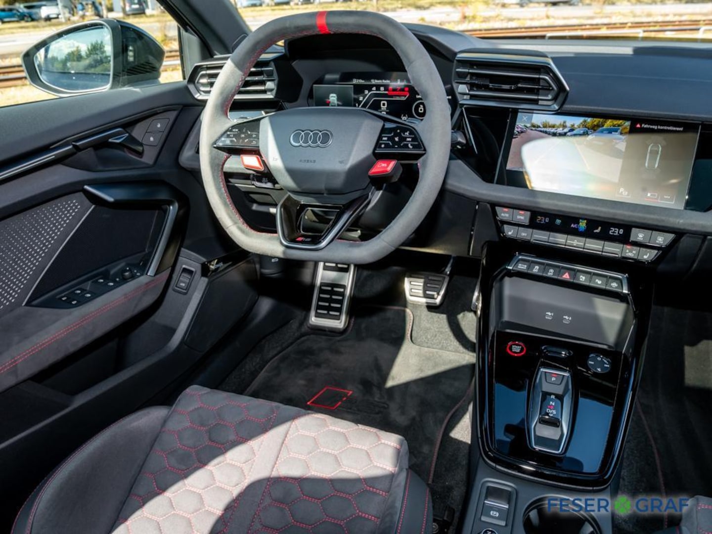 Bild über Audi RS 3 Sportback TFSI quattro S tronic - für weitere Informationen kontaktieren Sie den Audi Partner