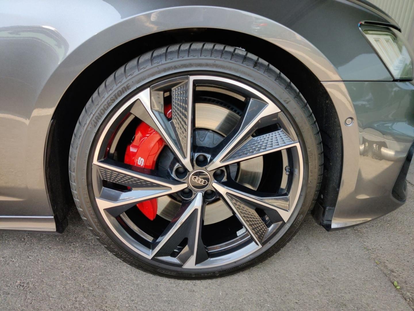 Bild über Audi S6 Avant TDI quattro tiptronic - für weitere Informationen kontaktieren Sie den Audi Partner