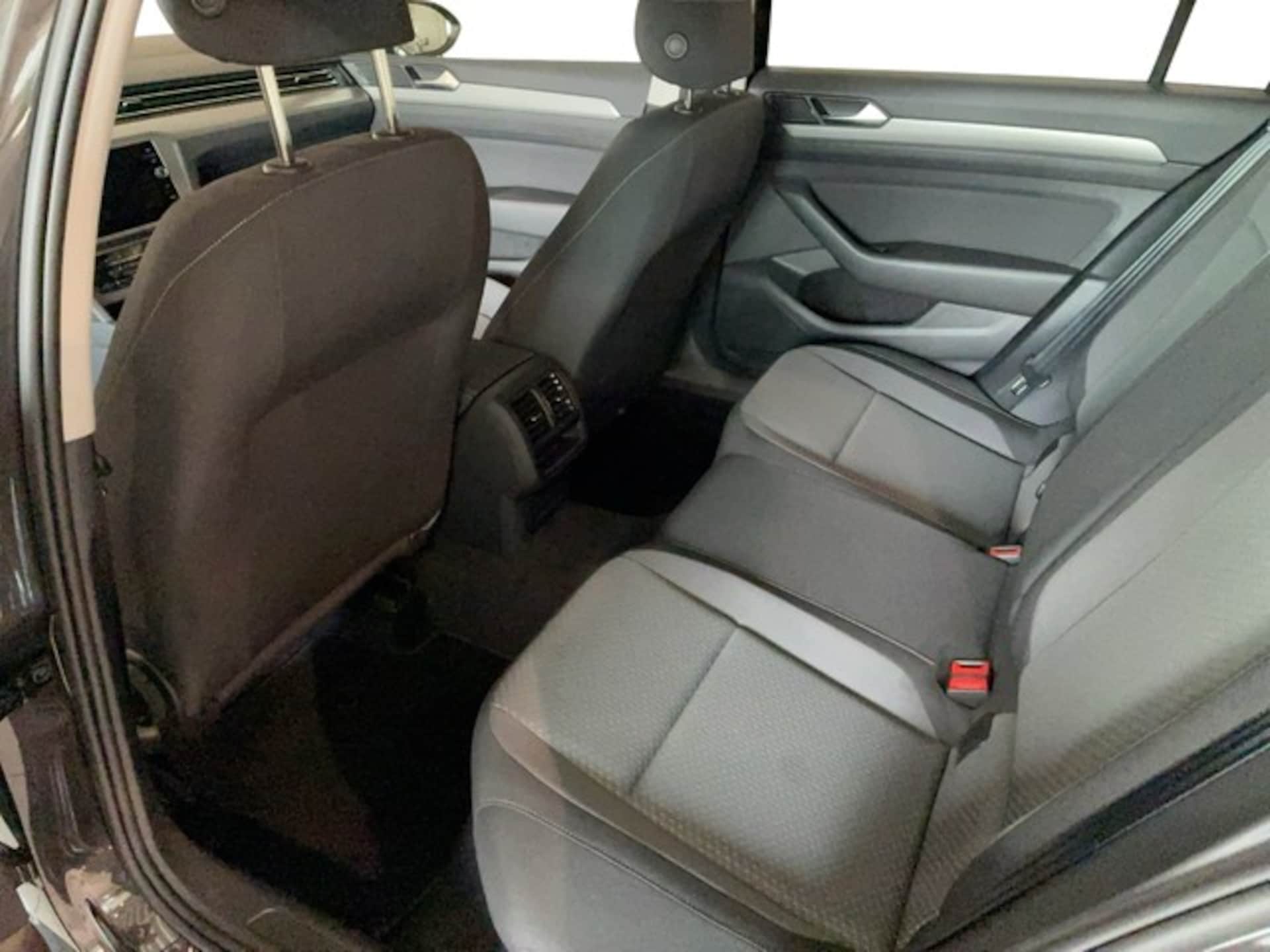 Volkswagen Passat Variant Basis-Modell